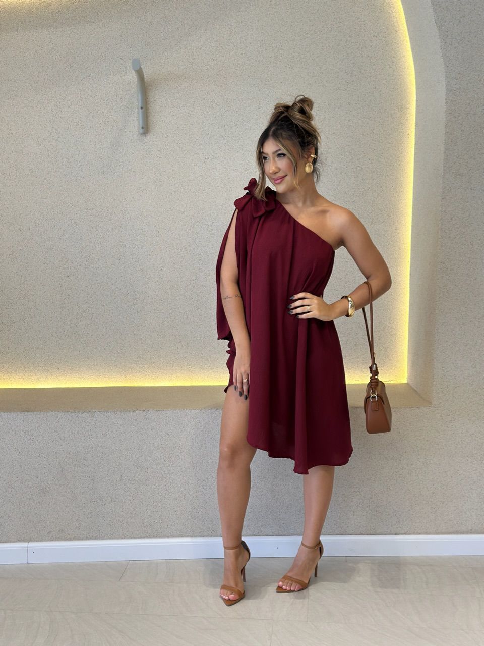 VESTIDO LINETE FLOR NULA MANGA MARSALA - 006218005 - CAROLLA FERRARO