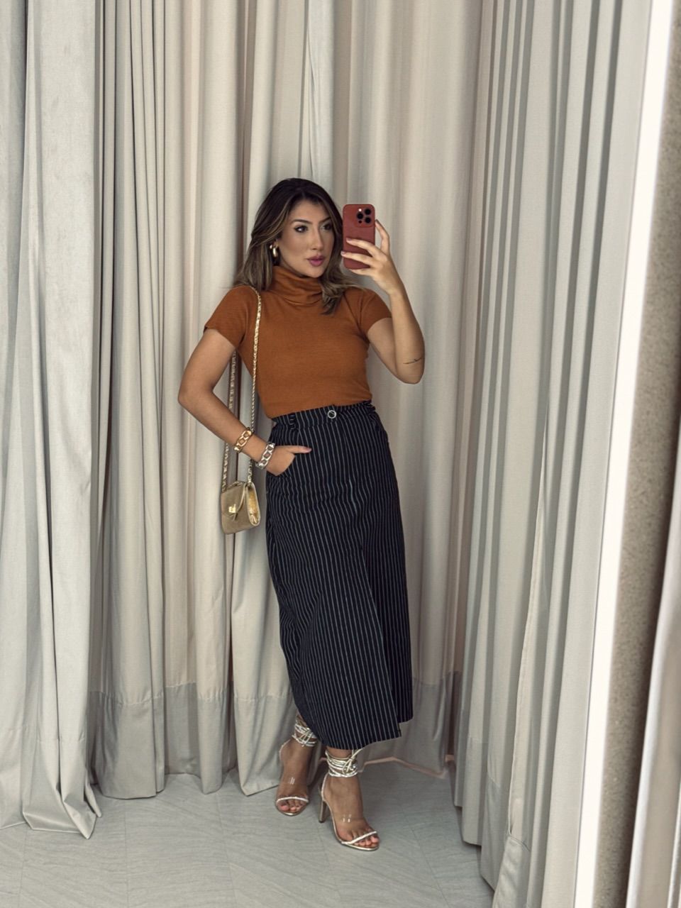 BLUSA INGRID GOLA ALTA CARAMELO