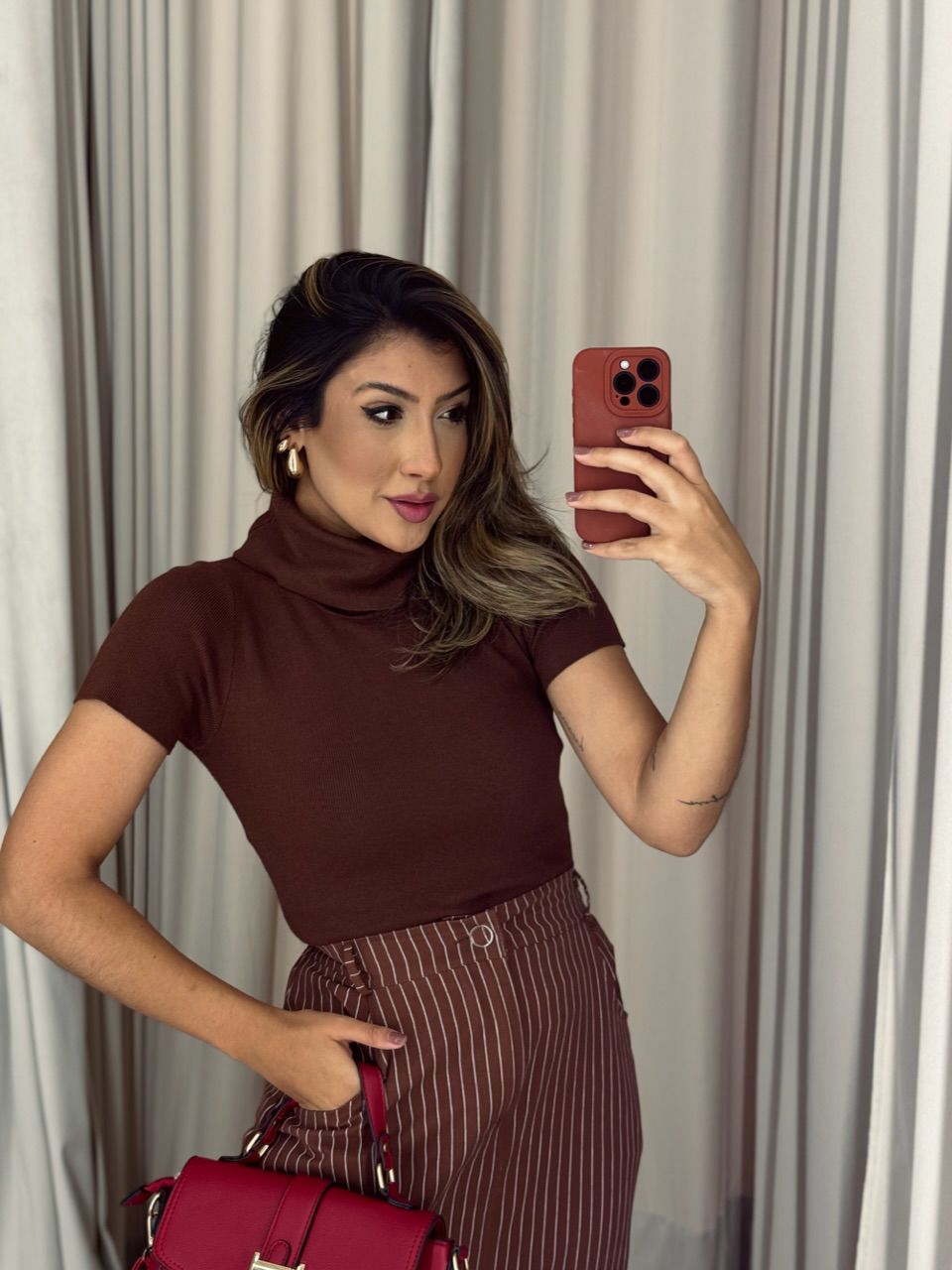 BLUSA INGRID GOLA ALTA MARROM - 0051240054 - CAROLLA FERRARO