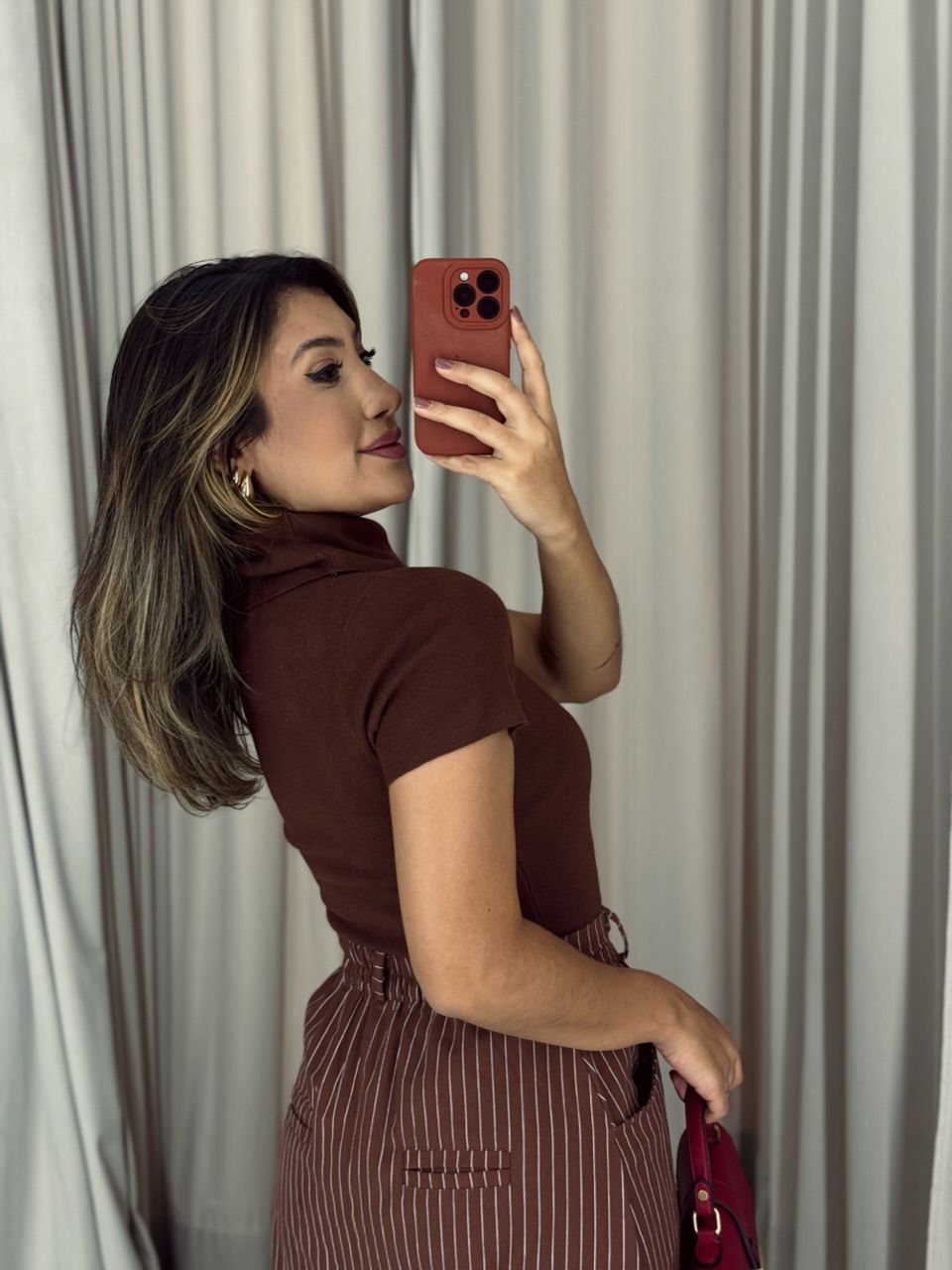 BLUSA INGRID GOLA ALTA MARROM