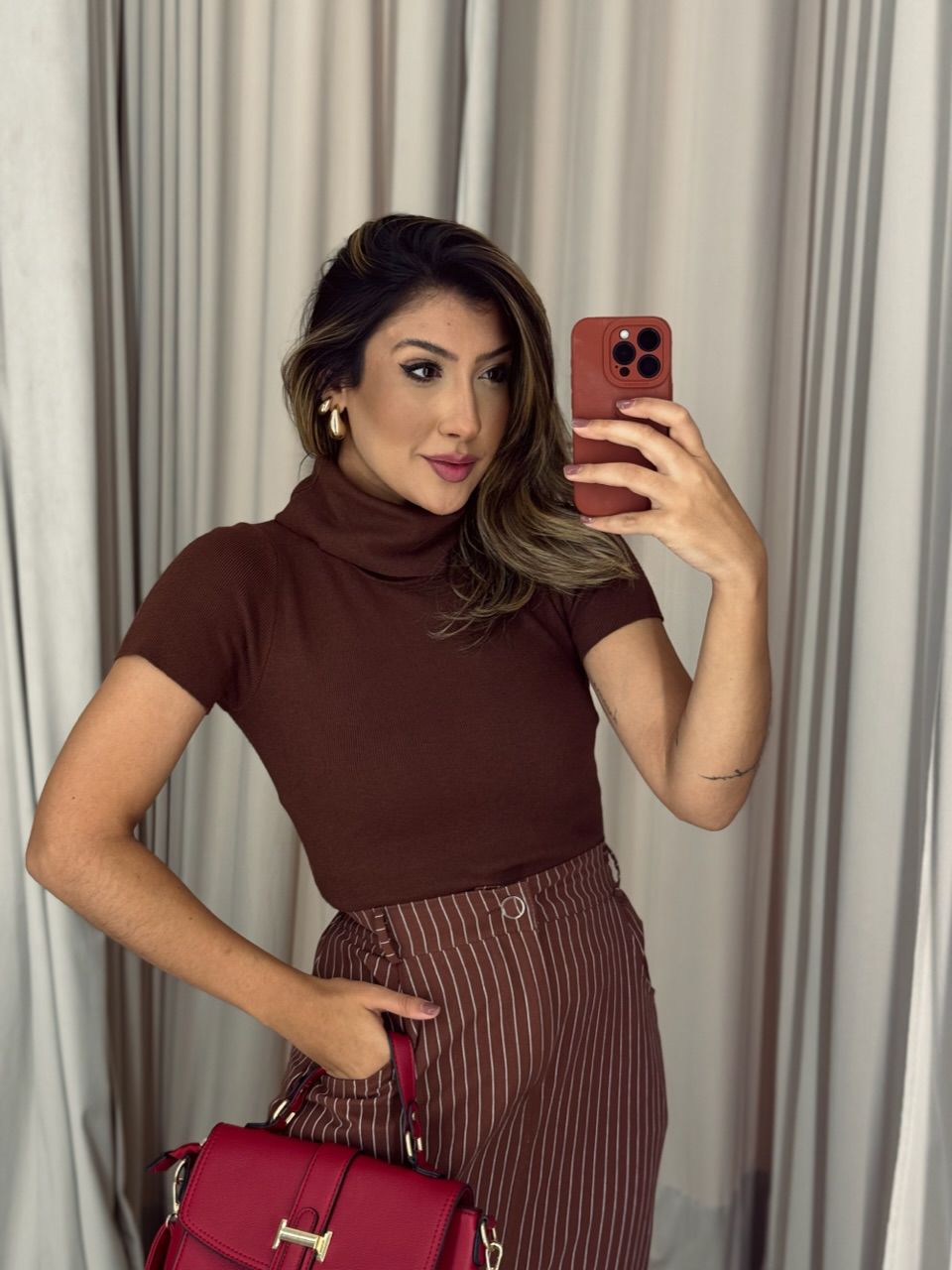 BLUSA INGRID GOLA ALTA MARROM