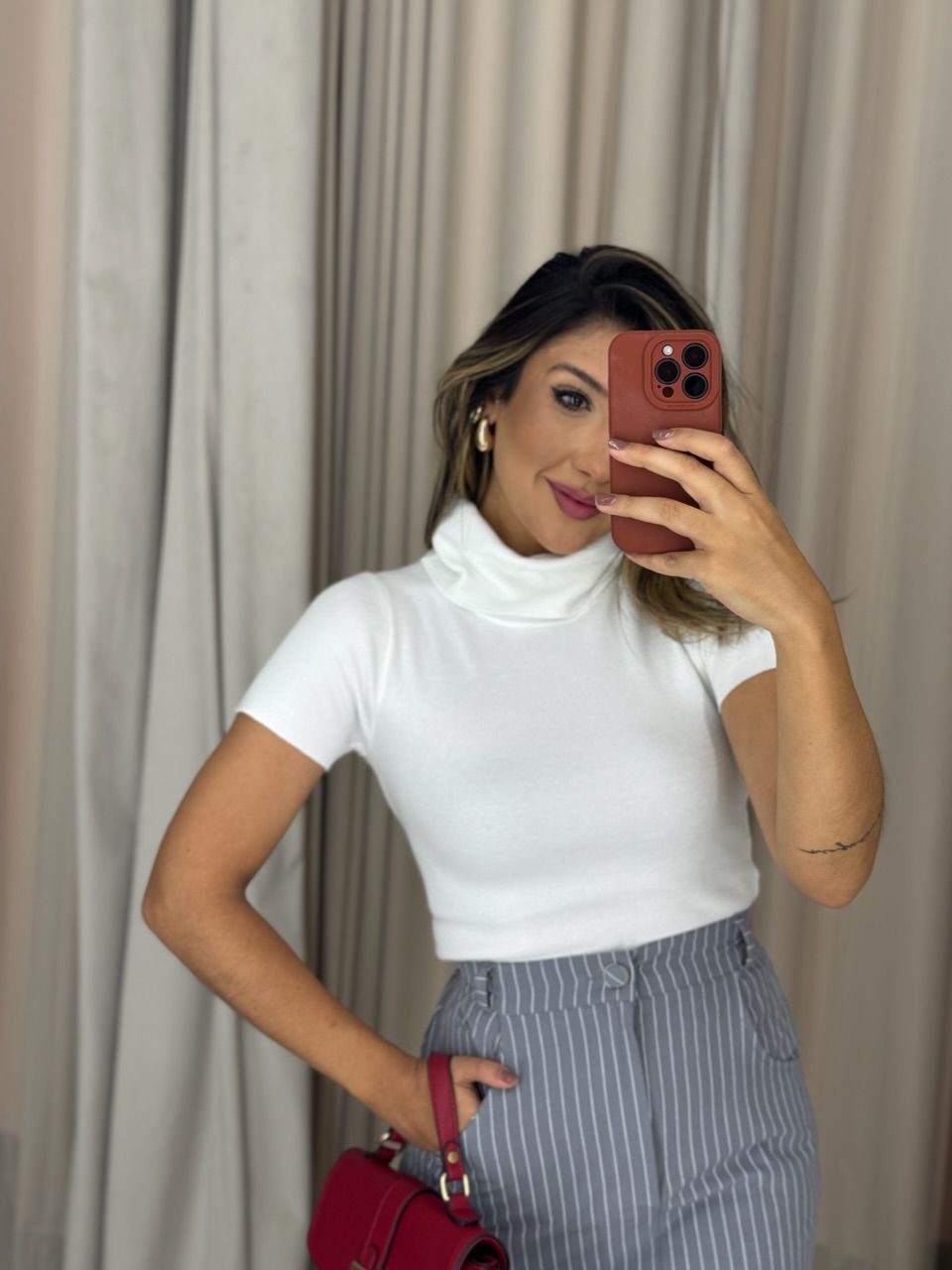 BLUSA INGRID GOLA ALTA OFF