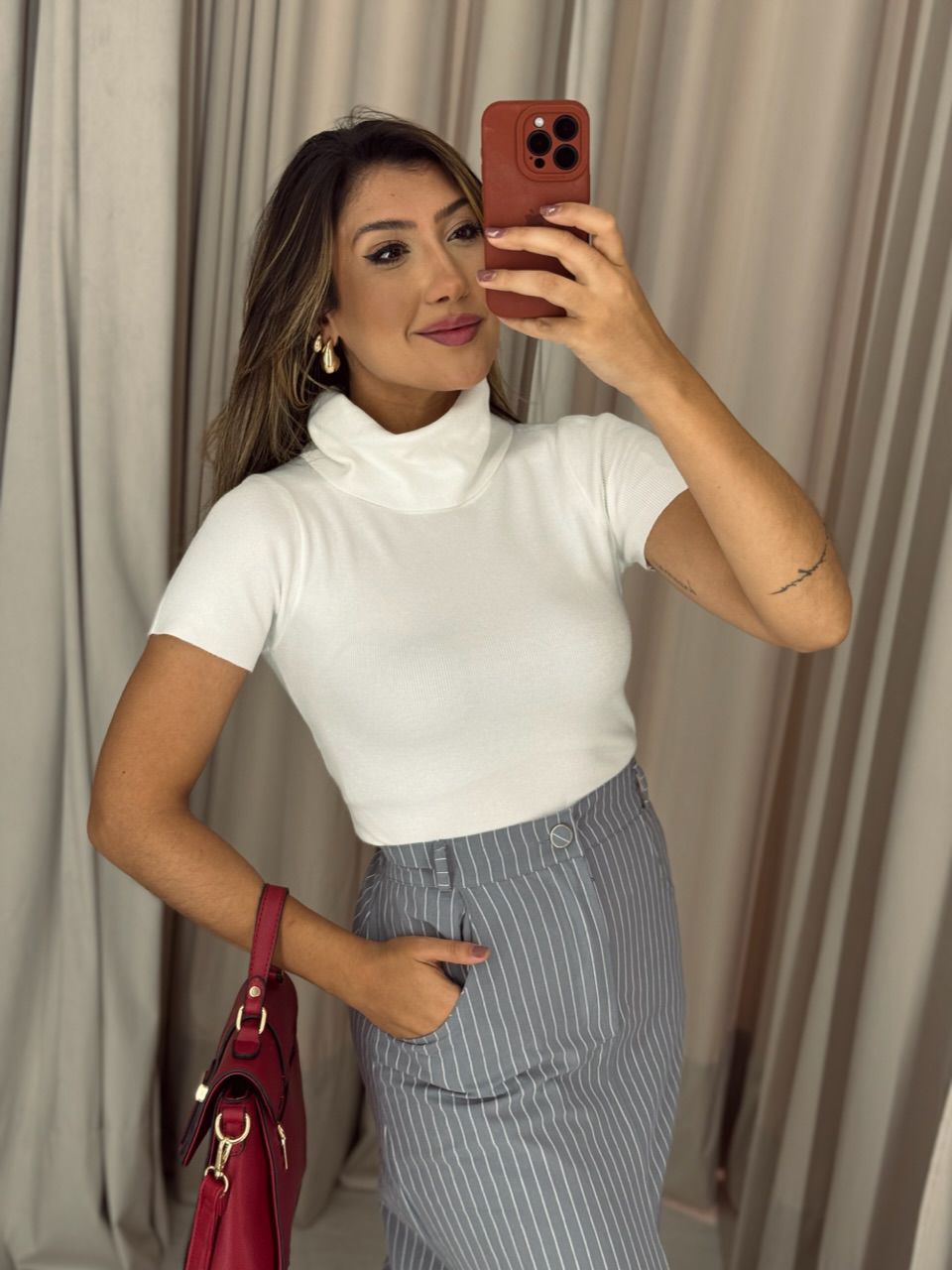 BLUSA INGRID GOLA ALTA OFF - 0051240048 - CAROLLA FERRARO