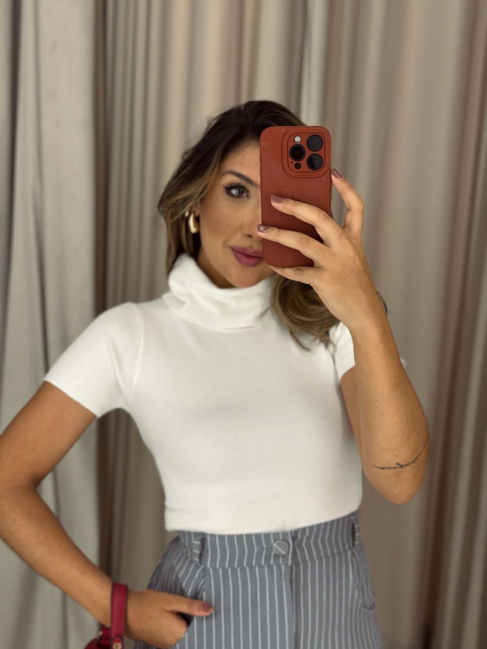 BLUSA INGRID GOLA ALTA OFF
