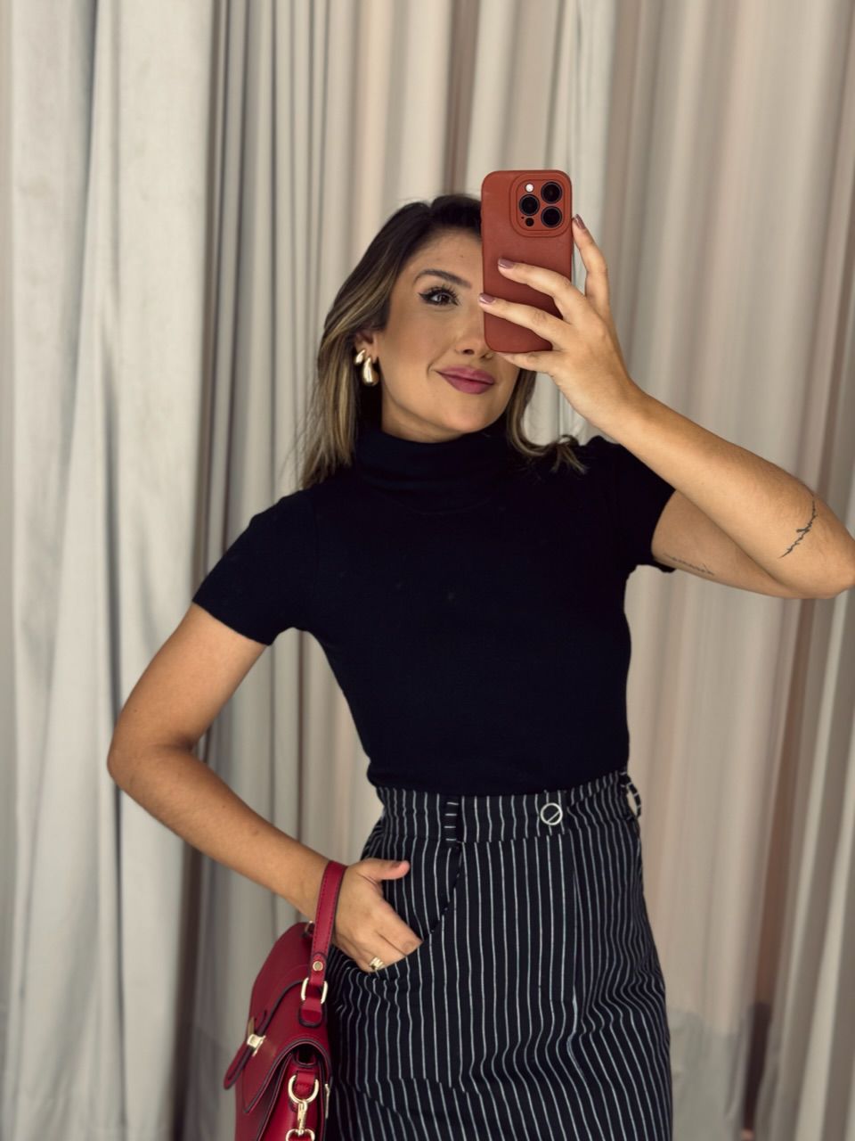 BLUSA INGRID GOLA ALTA PRETA