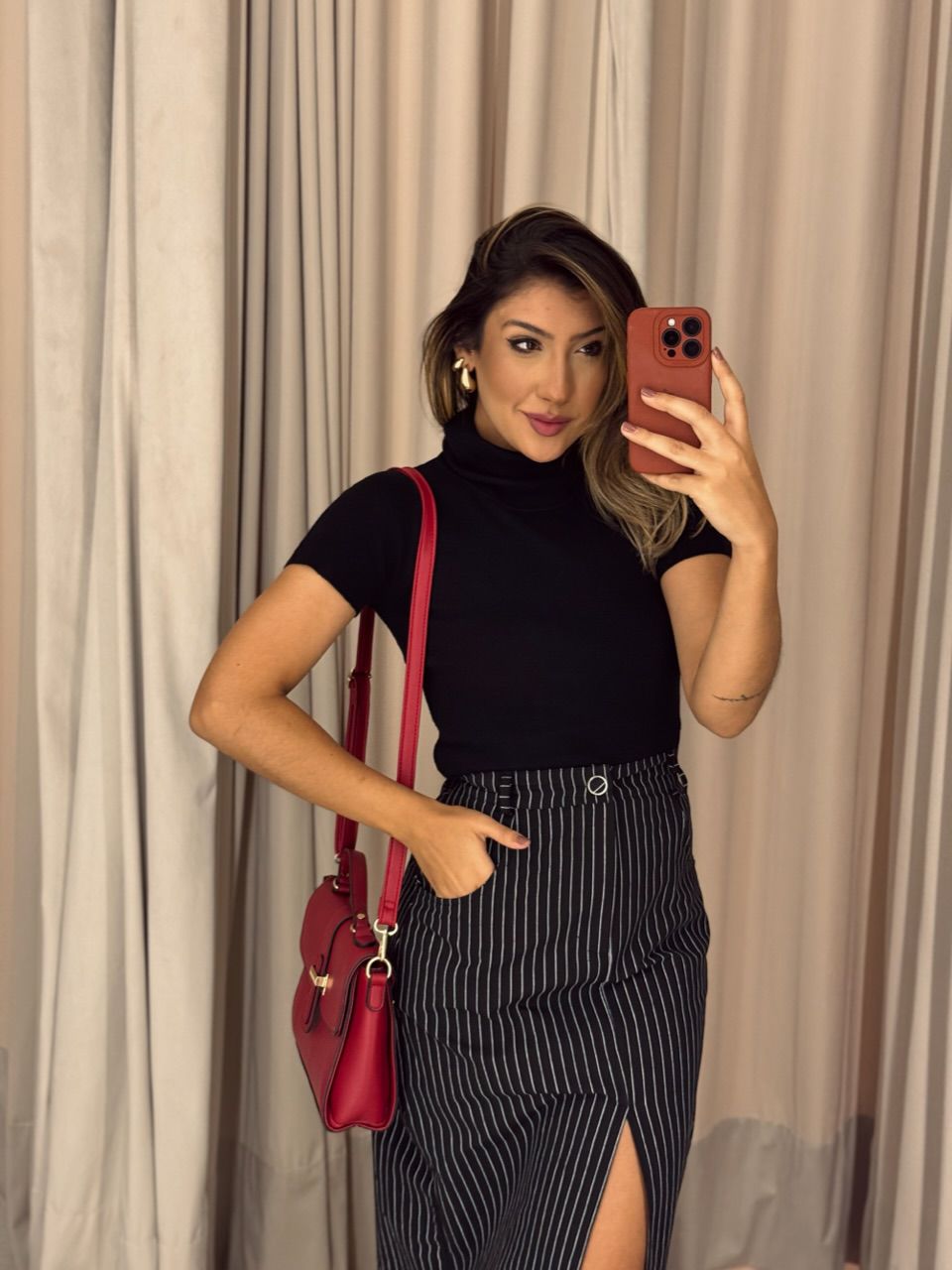 BLUSA INGRID GOLA ALTA PRETA