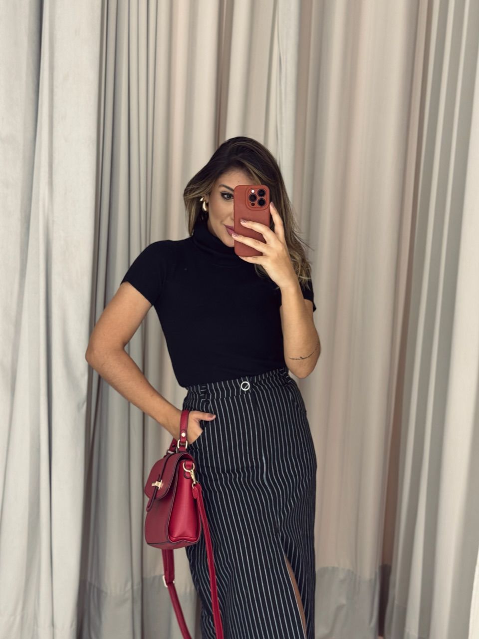 BLUSA INGRID GOLA ALTA PRETA
