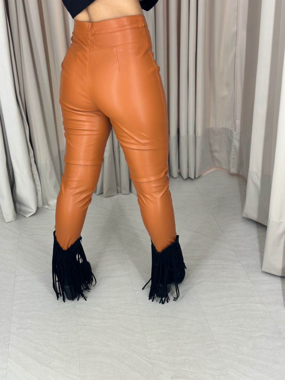 CALÇA AMANDA COURINO LARANJA