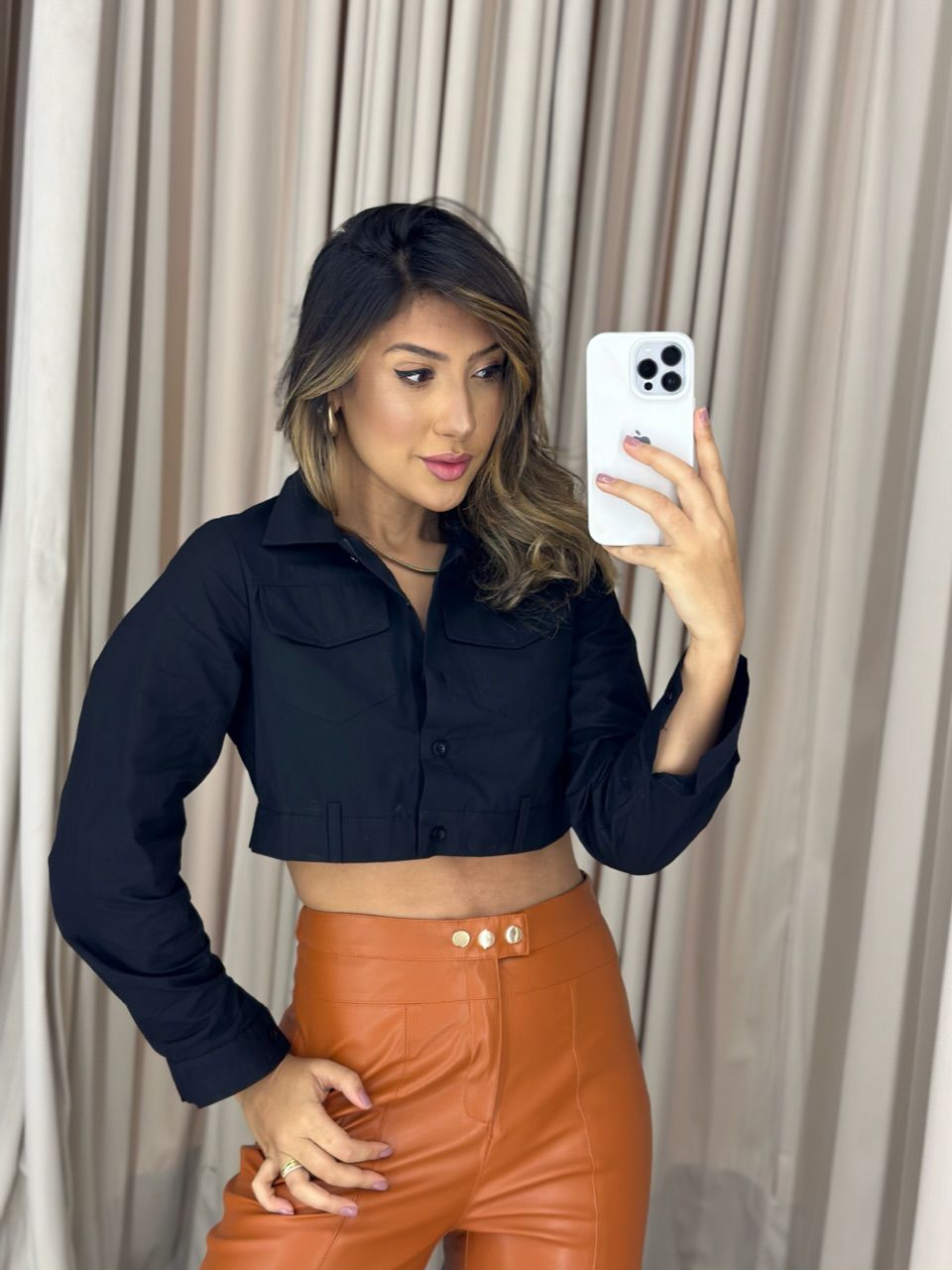 CAMISA CROPPED ANA PRETA - 0052330033 - CAROLLA FERRARO