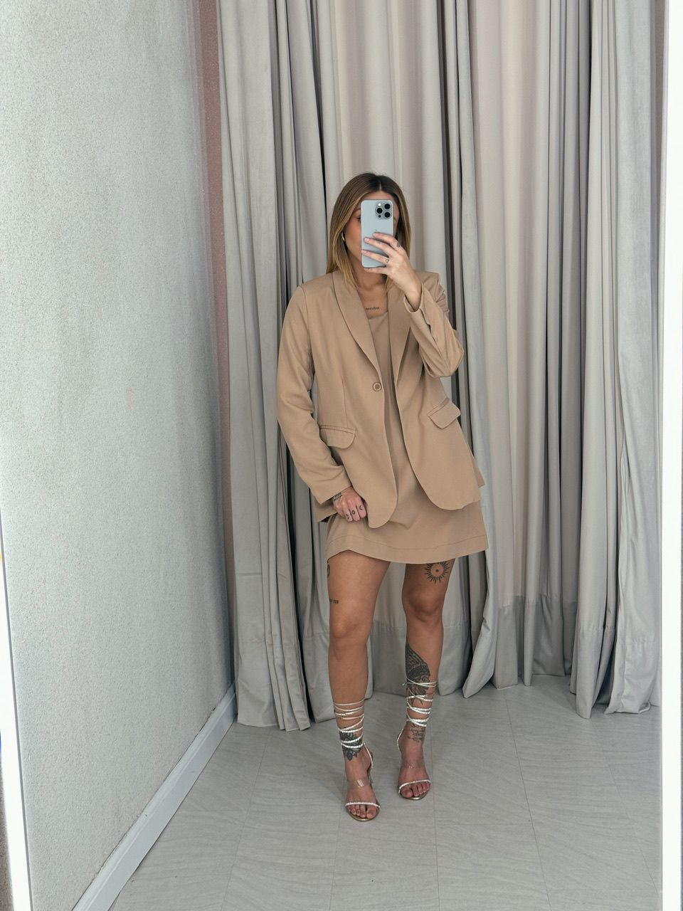 CONJUNTO VESTIDO COM BLAZER NUDE - 0053100049 - CAROLLA FERRARO