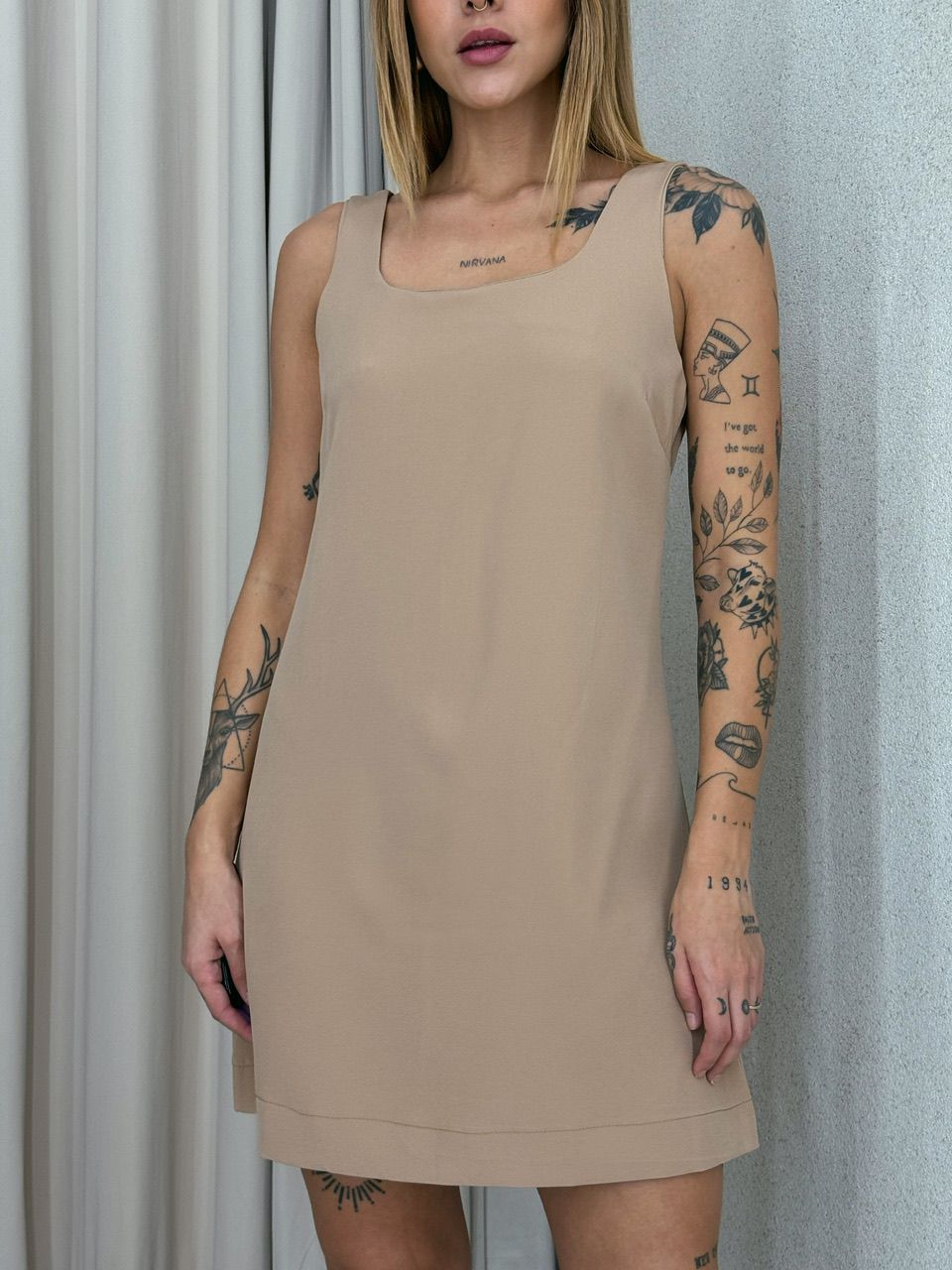 CONJUNTO VESTIDO COM BLAZER NUDE