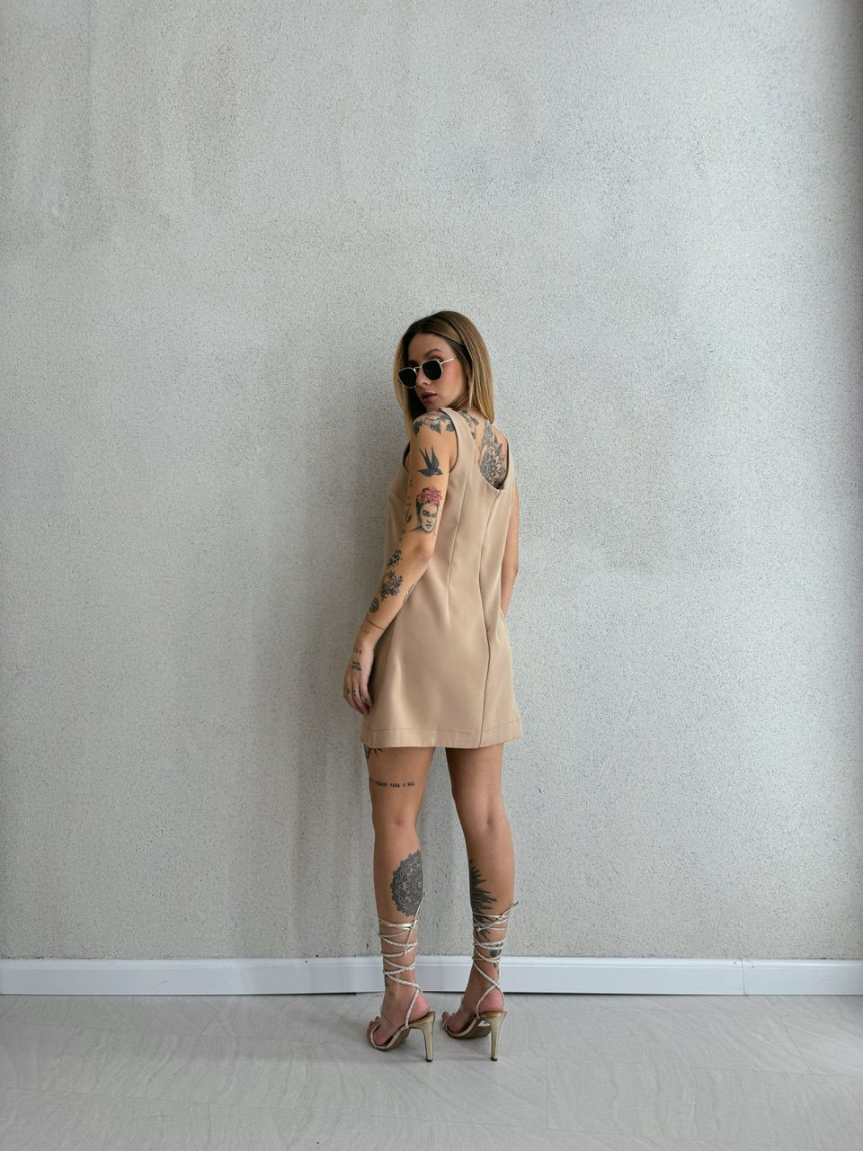 CONJUNTO VESTIDO COM BLAZER NUDE