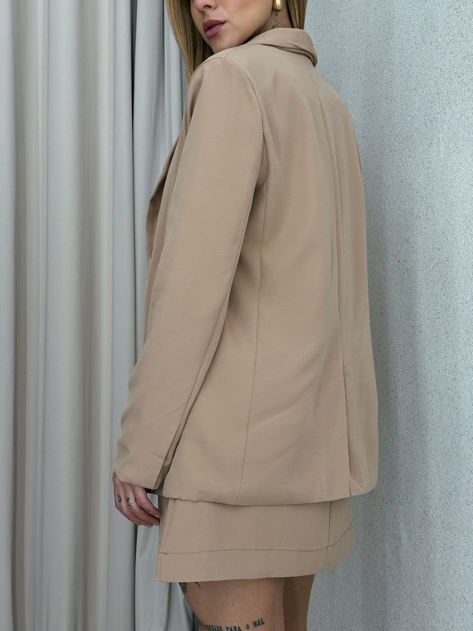 CONJUNTO VESTIDO COM BLAZER NUDE