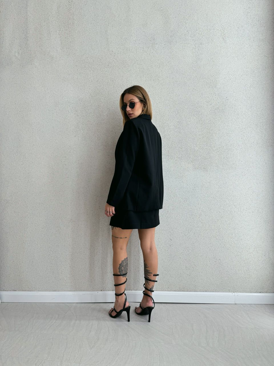 CONJUNTO VESTIDO COM BLAZER PRETO