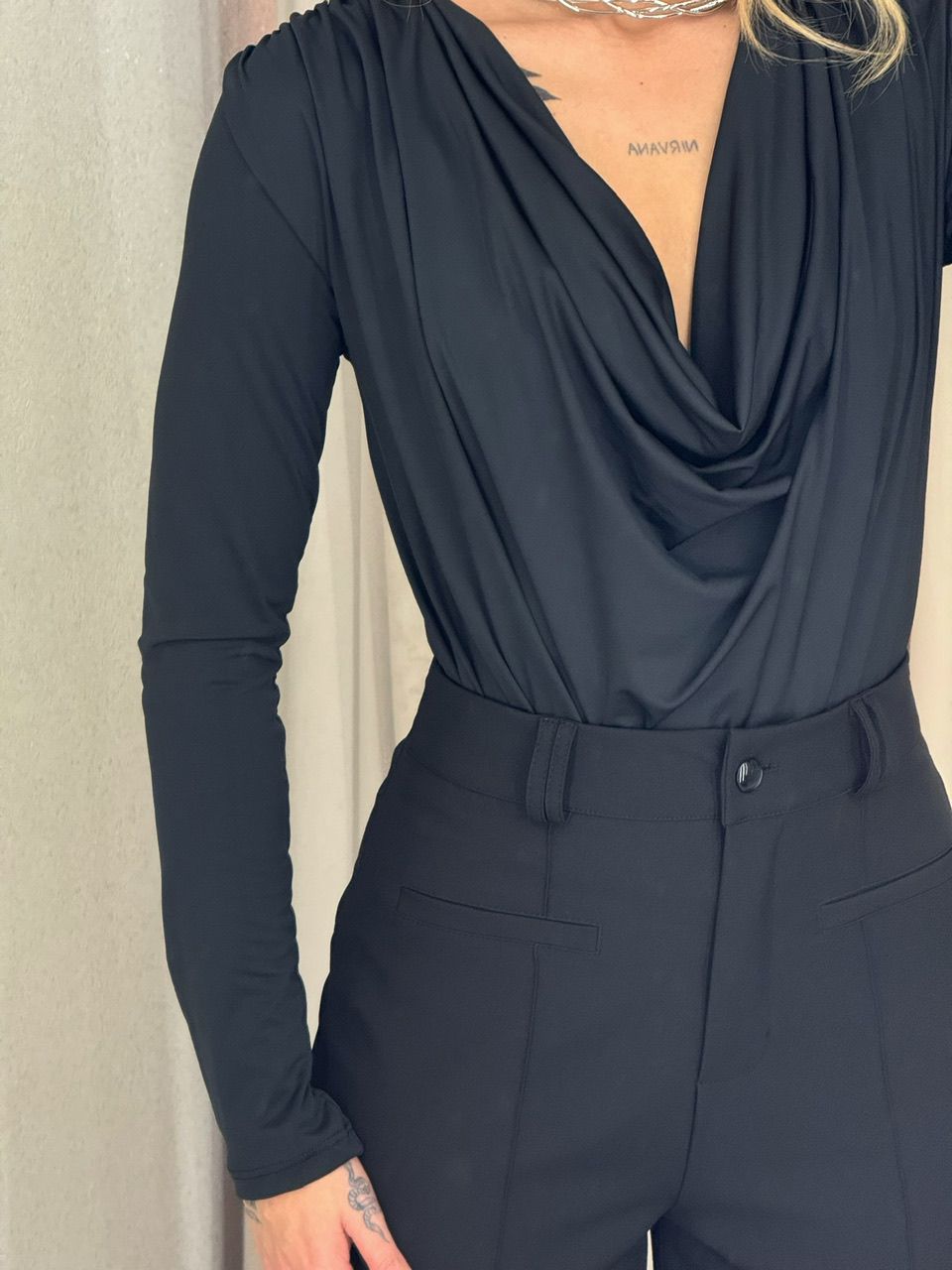 BODY AMANDA MANGA LONGA PRETO