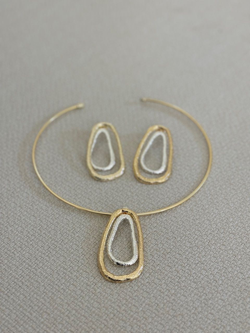 CONJUNTO MIX DE COR ORGÂNICO PRATA / DOURADO