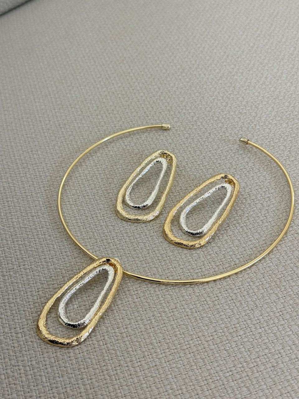 CONJUNTO MIX DE COR ORGÂNICO PRATA / DOURADO
