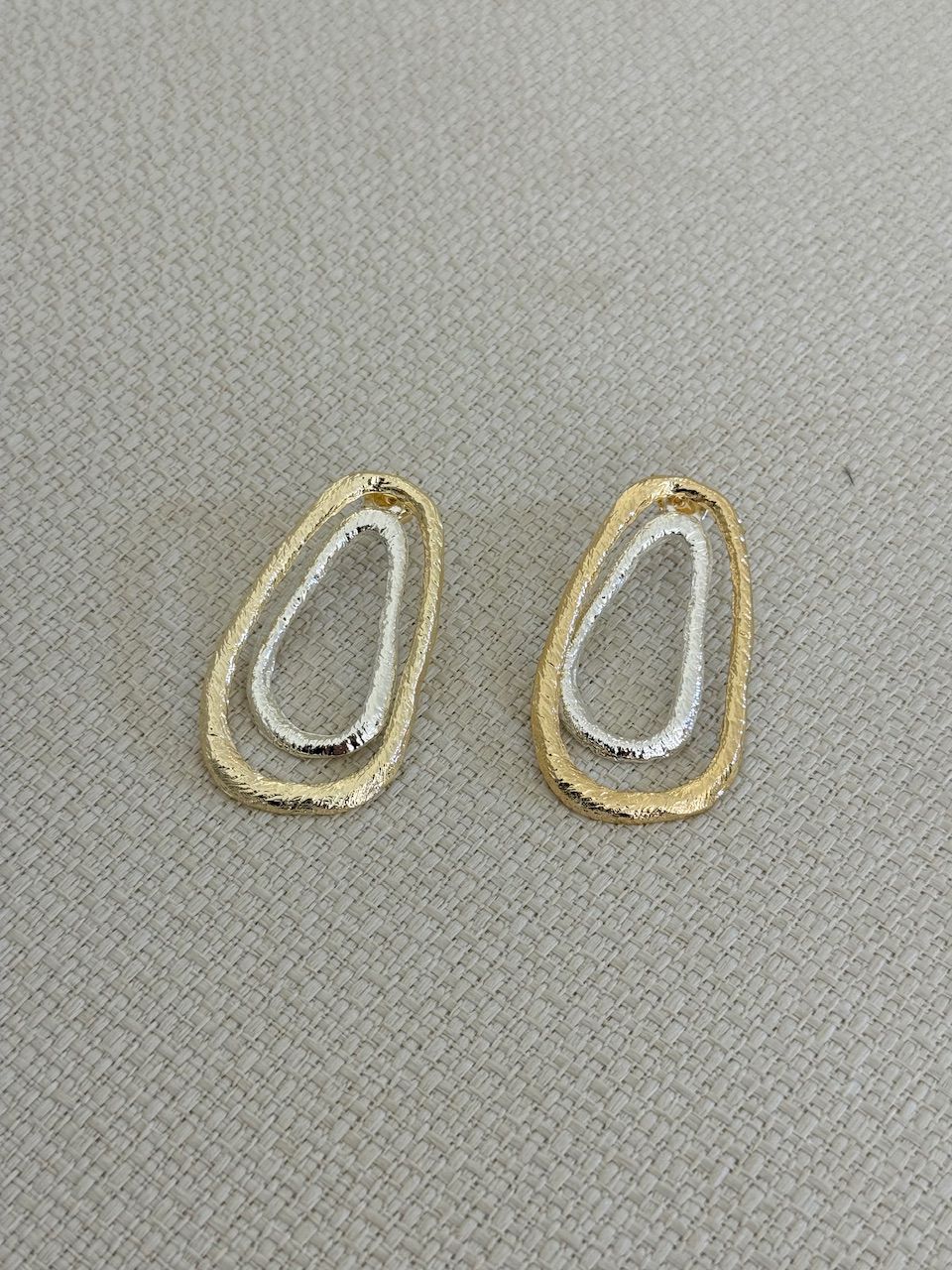 CONJUNTO MIX DE COR ORGÂNICO PRATA / DOURADO