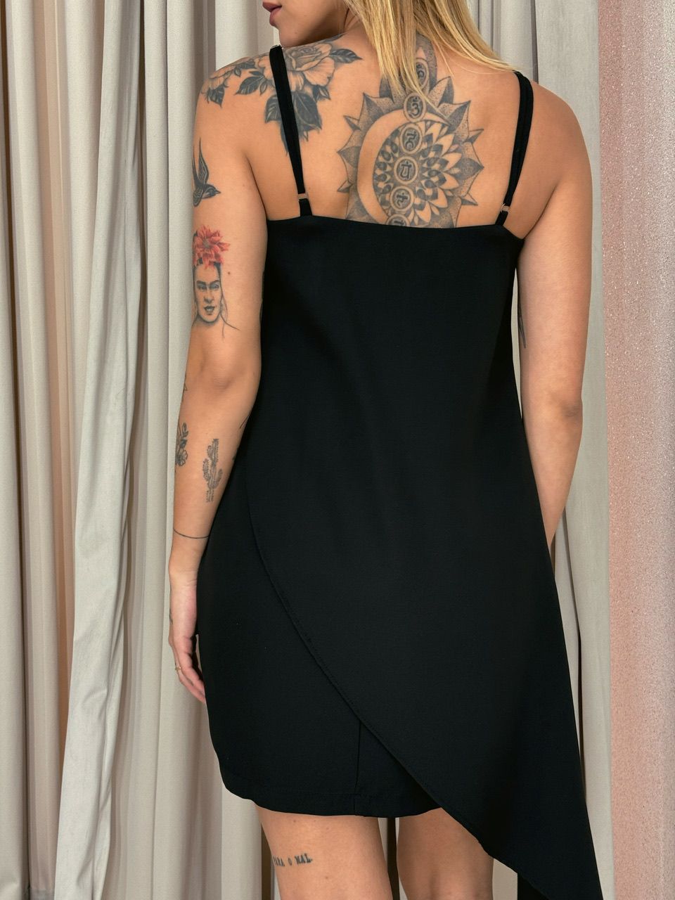 VESTIDO EMÍLIA ALÇA PRETO