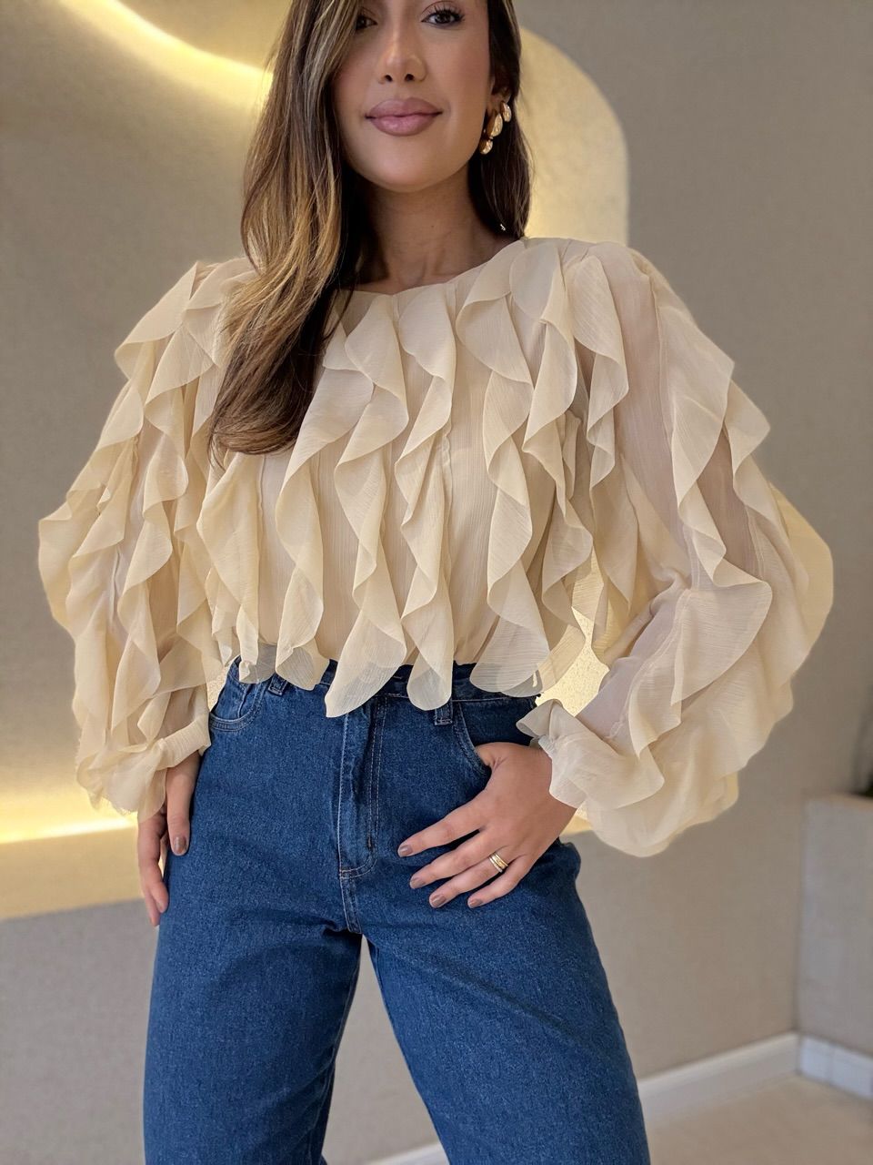 BLUSA MARIA ISIS BABADOS NUDE - 0066440049 - CAROLLA FERRARO