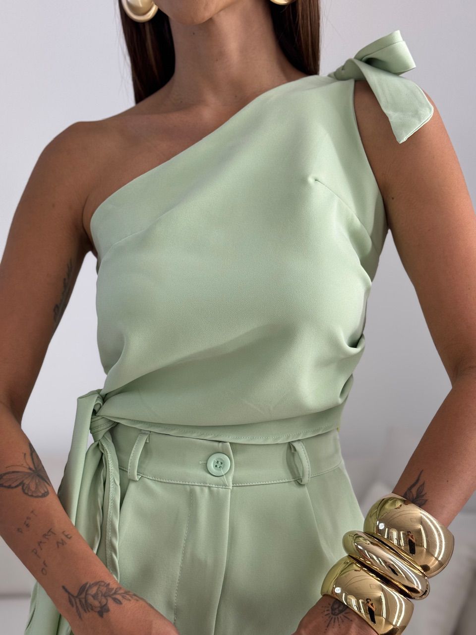 CONJUNTO TAIS BLUSA ASSIMÉTRICA VERDE