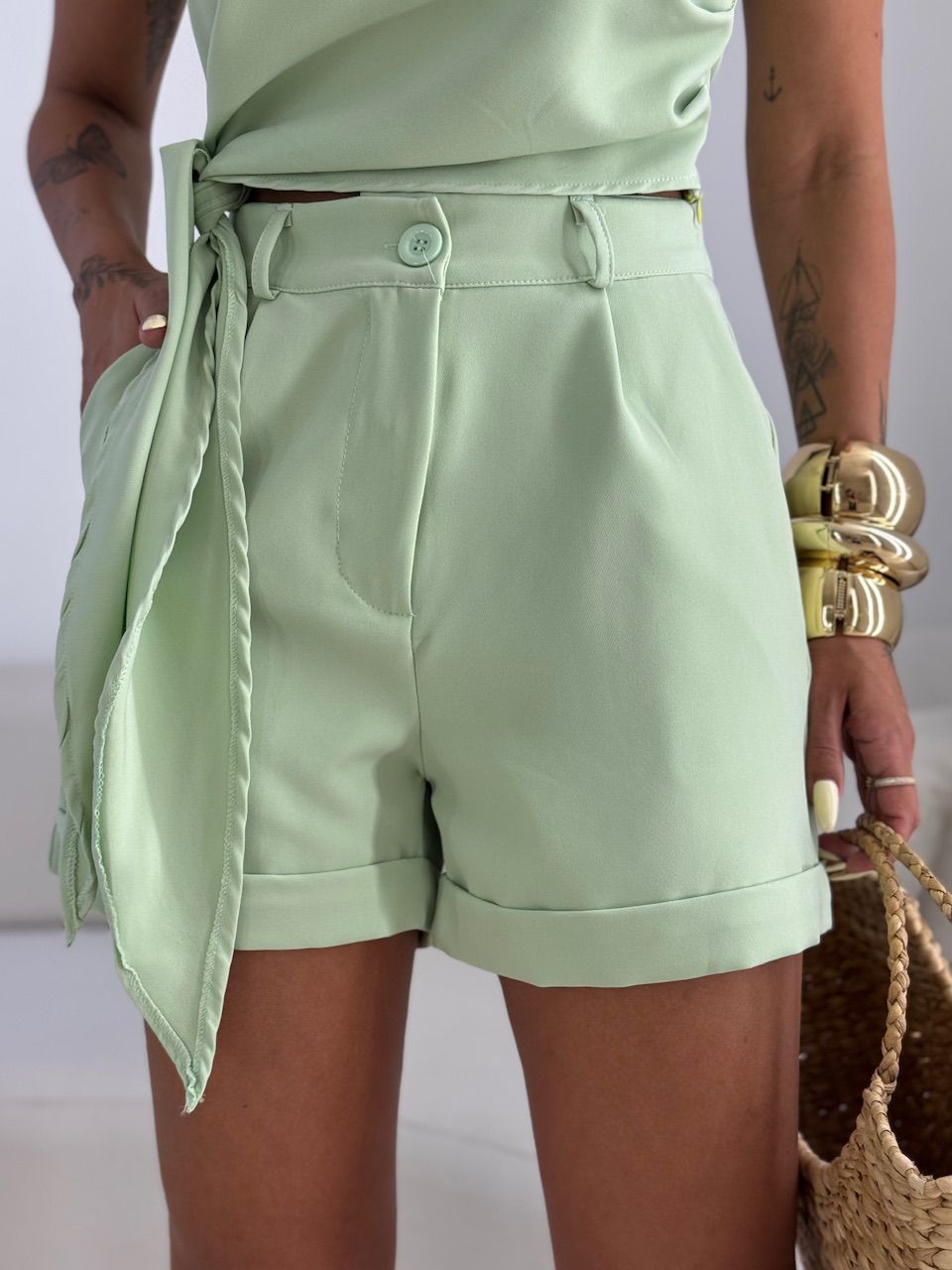 CONJUNTO TAIS BLUSA ASSIMÉTRICA VERDE