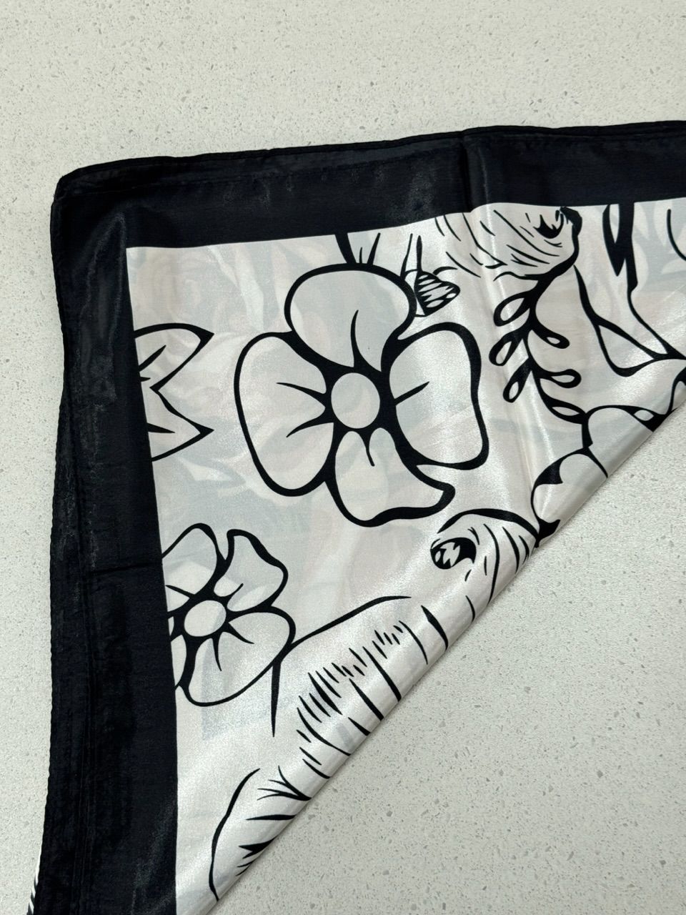 LENÇO JASMIM FLOR PRETO