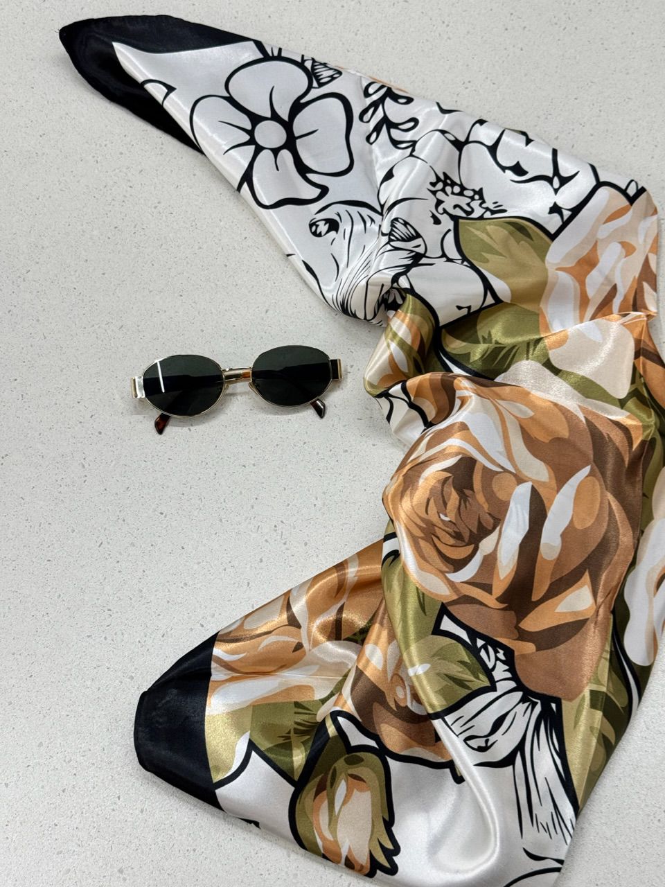 LENÇO JASMIM FLOR PRETO - 0061430032 - CAROLLA FERRARO