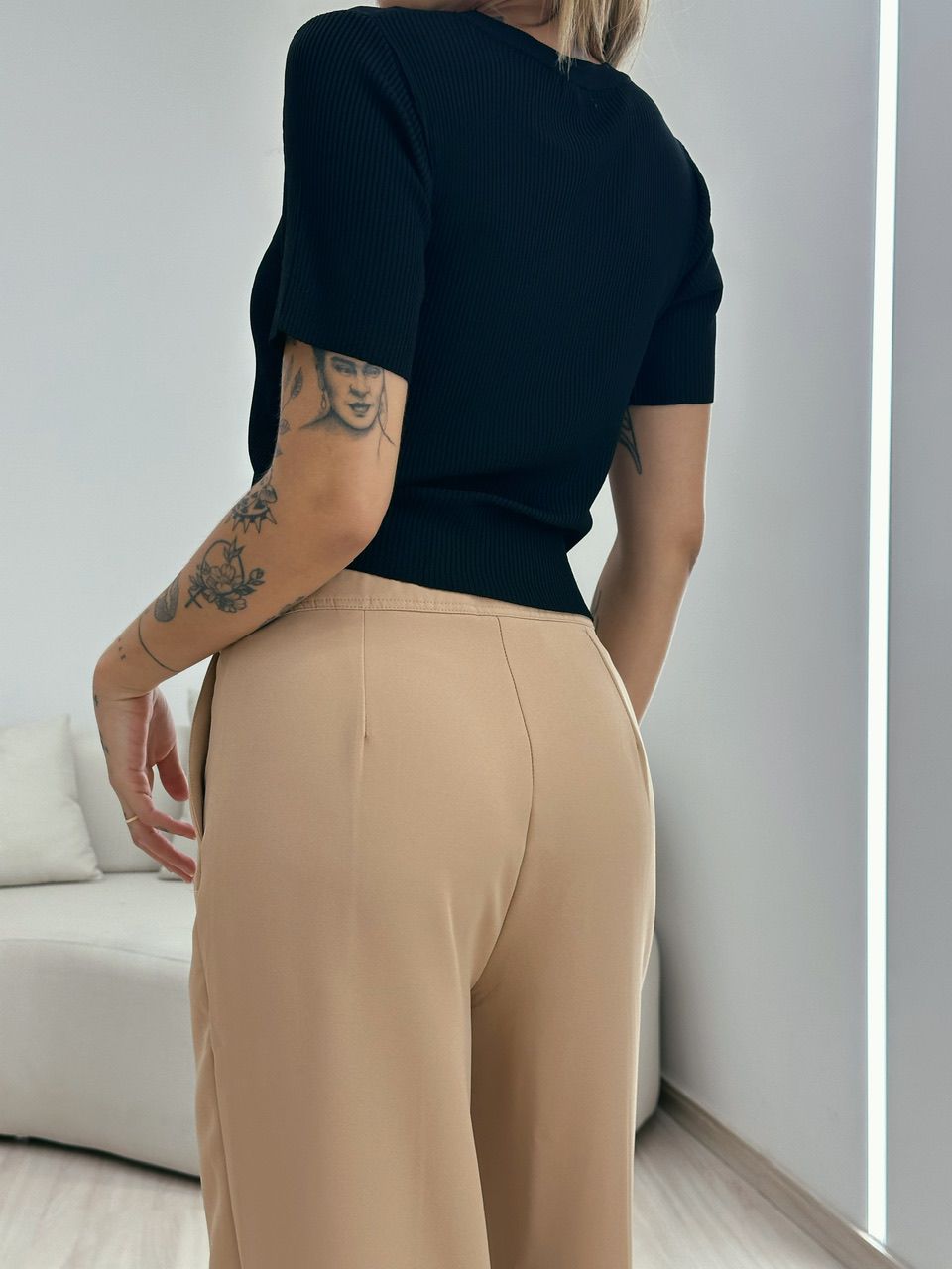 BLUSA MALHA TRICÔ CANELADA PRETA