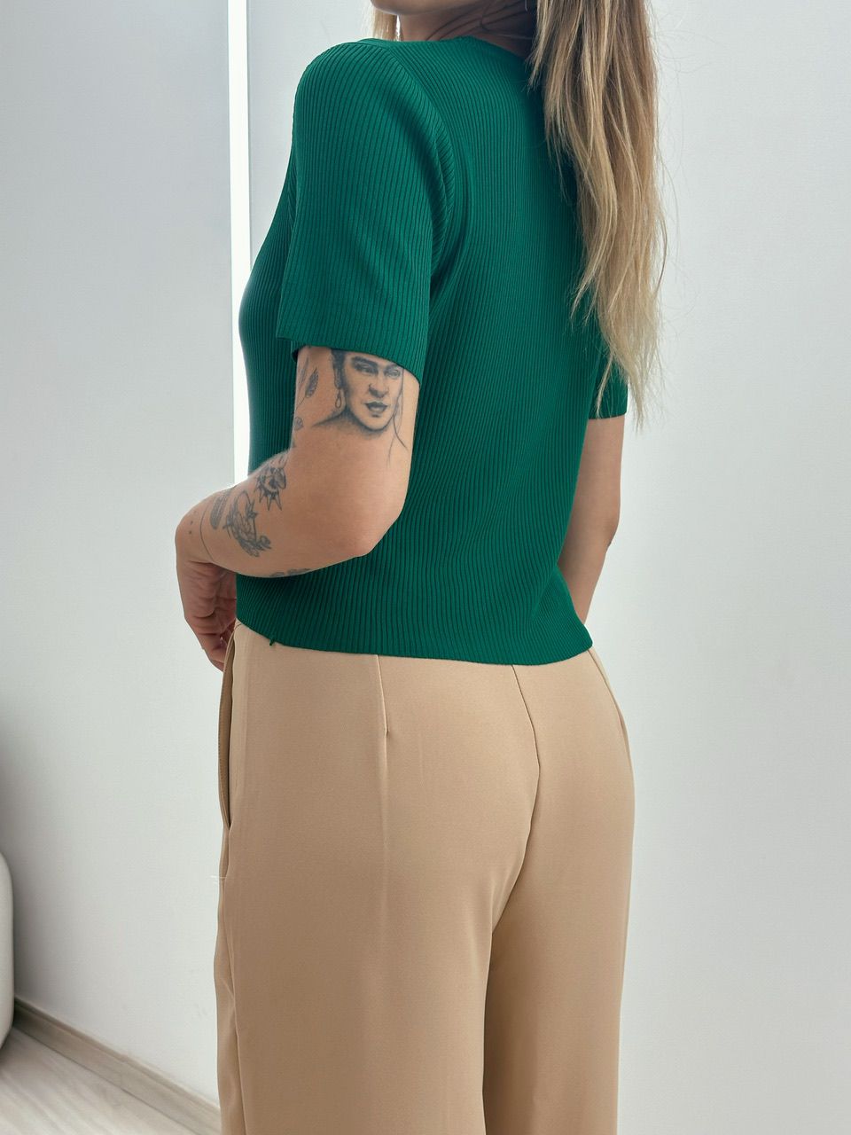 BLUSA MALHA TRICÔ CANELADA VERDE