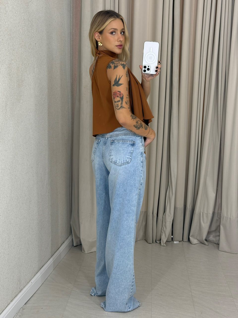 BLUSA ZOE GOLA ASSIMÉTRICA CARAMELO