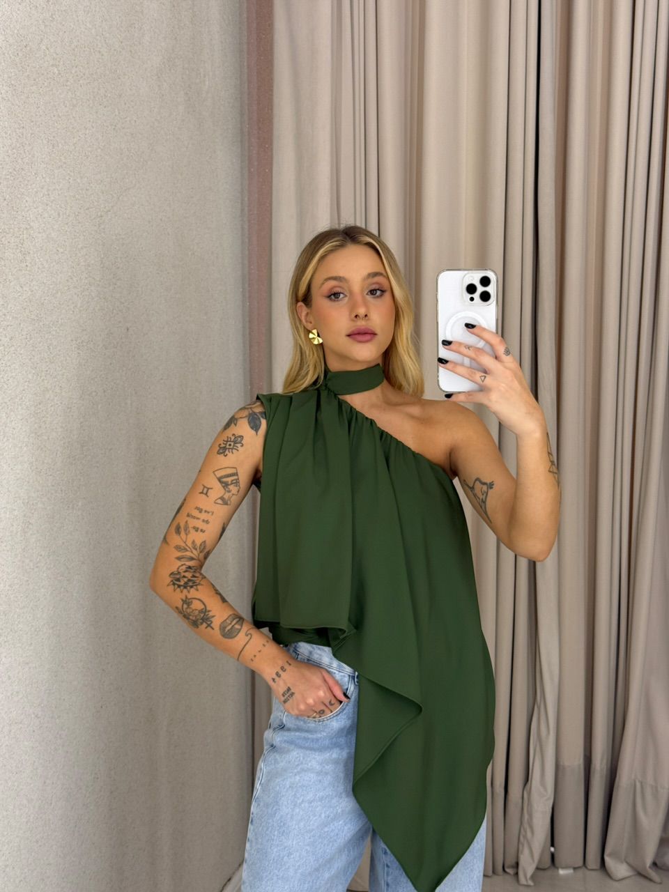 BLUSA ZOE GOLA ASSIMÉTRICA VERDE 02 - 0061870410 - CAROLLA FERRARO