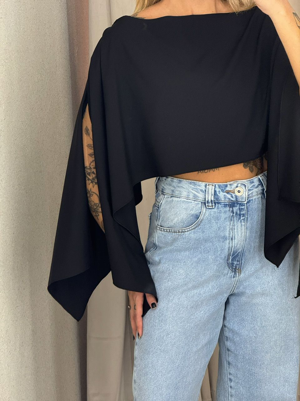 CROPPED URSULA CAPA PRETO