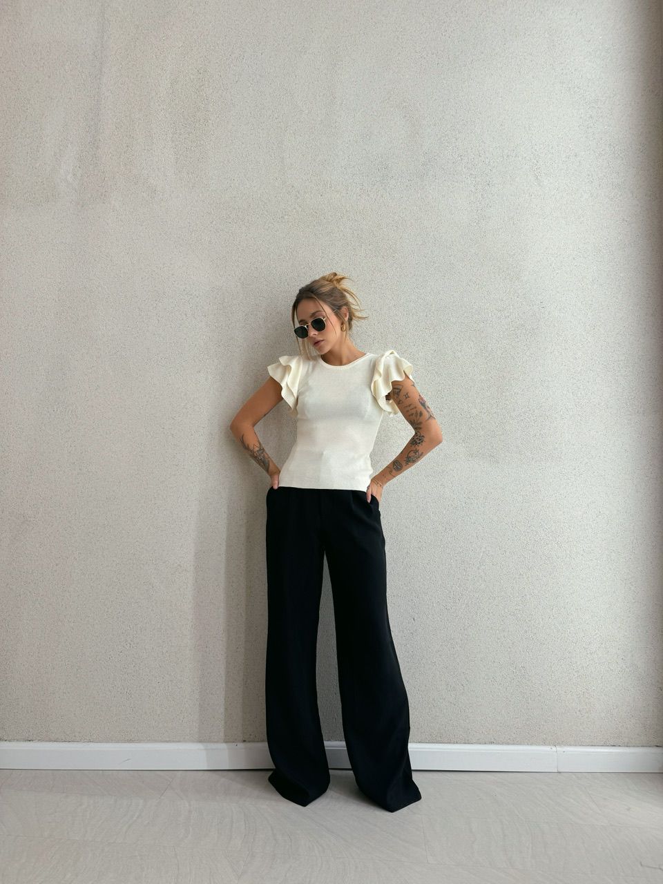 BLUSA MANGA BABADO MARFIM - 0053190056 - CAROLLA FERRARO
