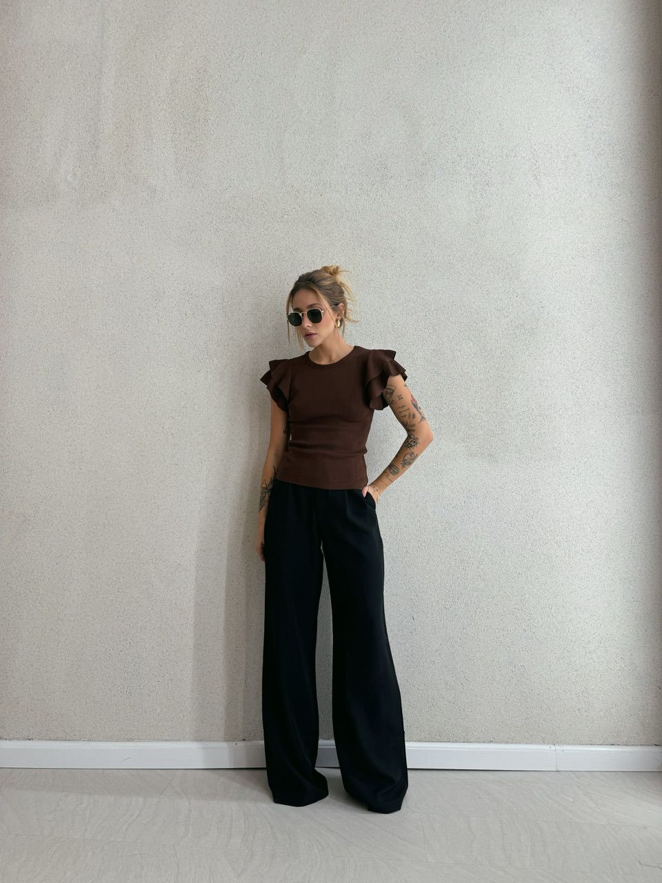 BLUSA MANGA BABADO MARROM - 0053190054 - CAROLLA FERRARO