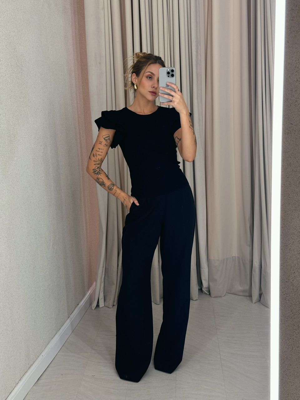 BLUSA MANGA BABADO PRETA
