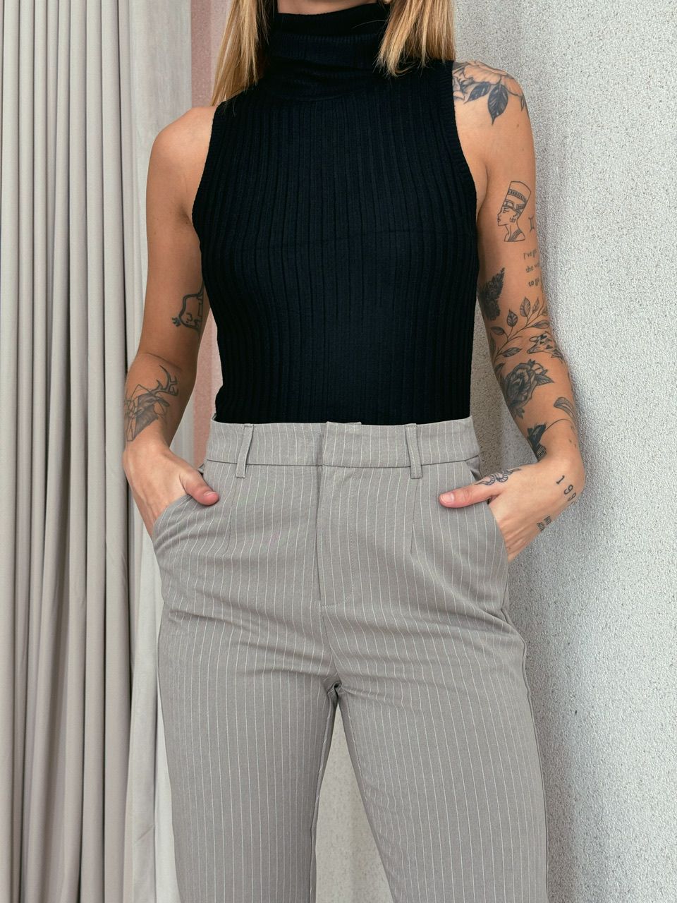 CALÇA RETA RISCA DE GIZ CAQUI