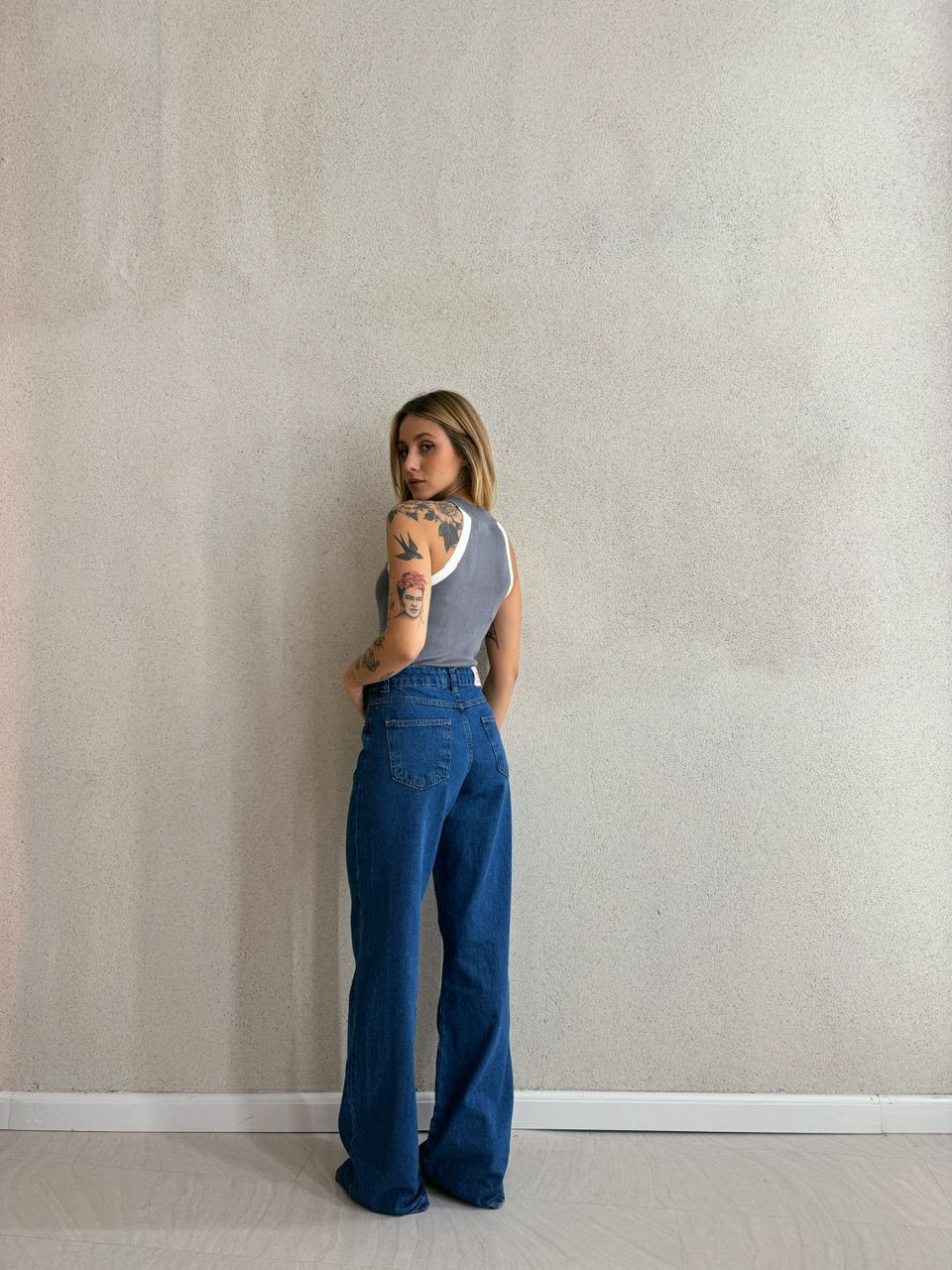 BLUSA ALANA CAVADA CINZA