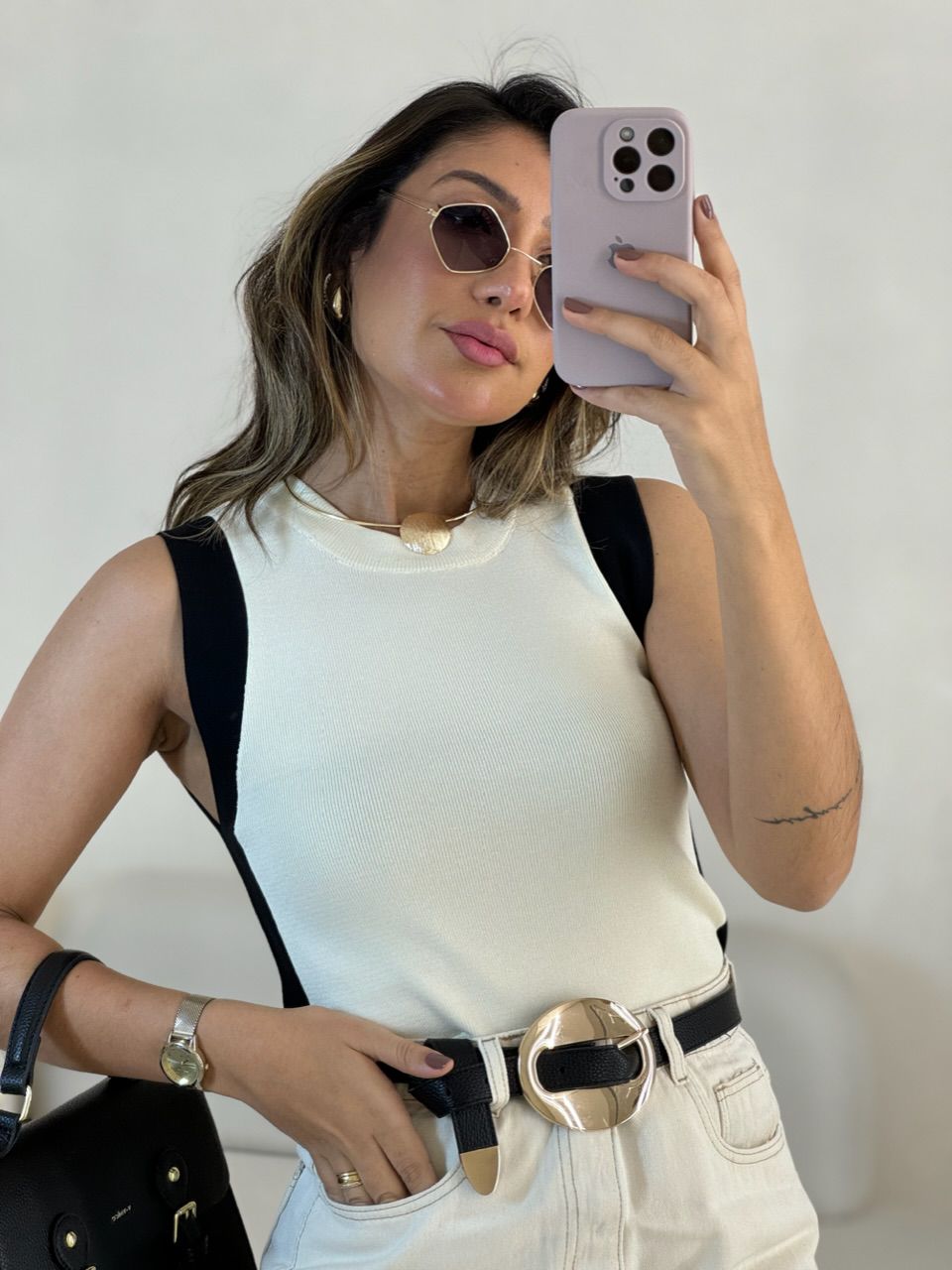 BLUSA CECÍLIA CAVADA OFF/PRETO