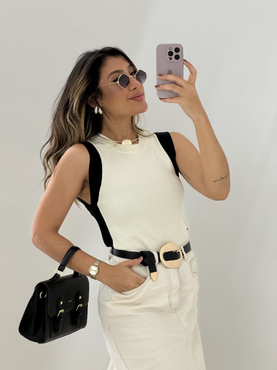 BLUSA CECÍLIA CAVADA OFF/PRETO - 0054320356 - CAROLLA FERRARO
