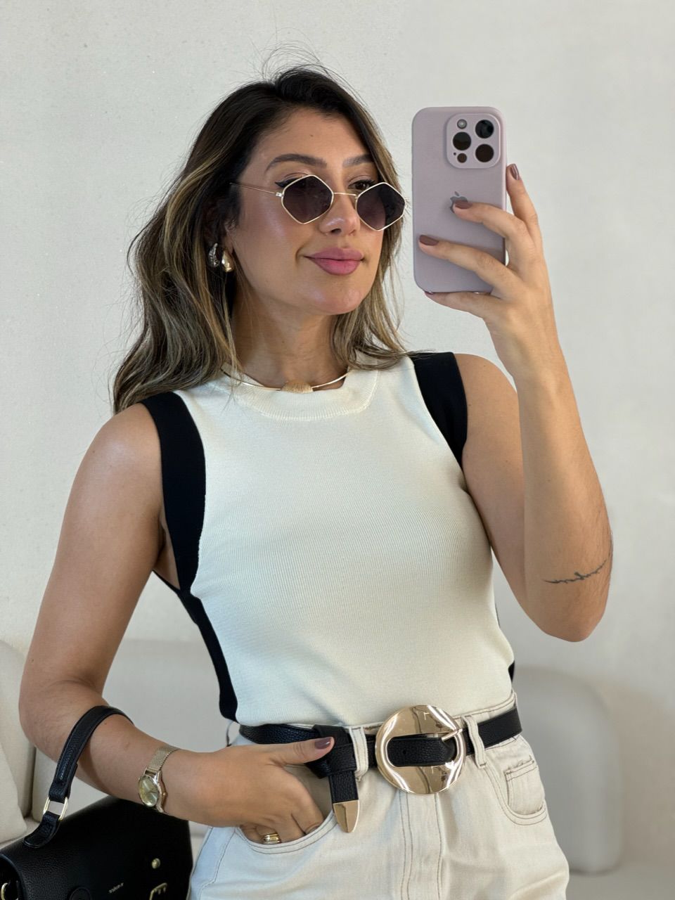 BLUSA CECÍLIA CAVADA OFF/PRETO
