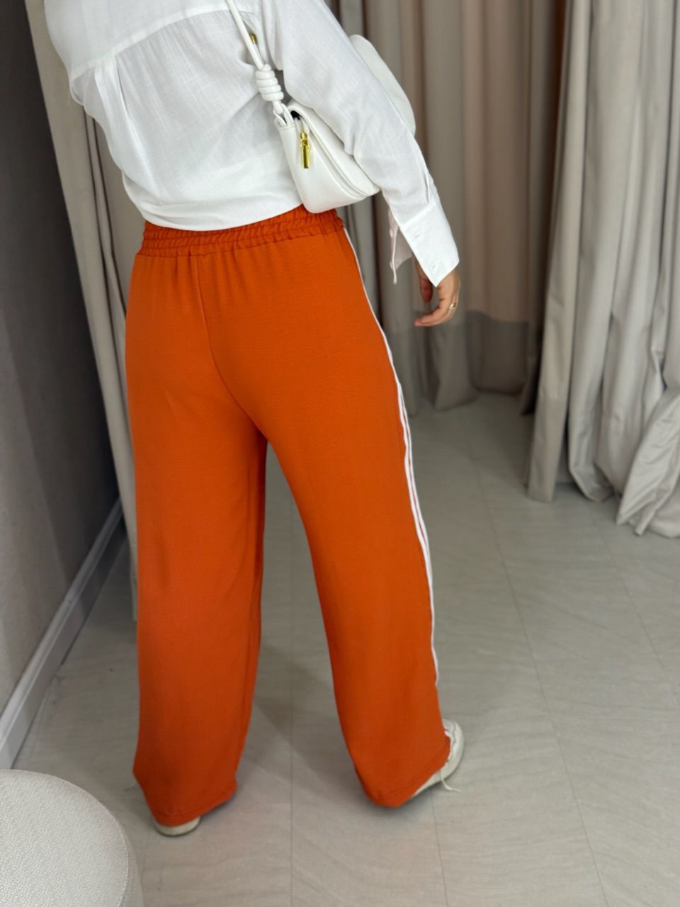 CALÇA LORENA LISTRAS LARANJA