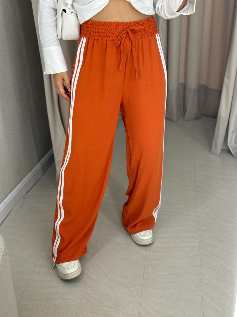 CALÇA LORENA LISTRAS LARANJA