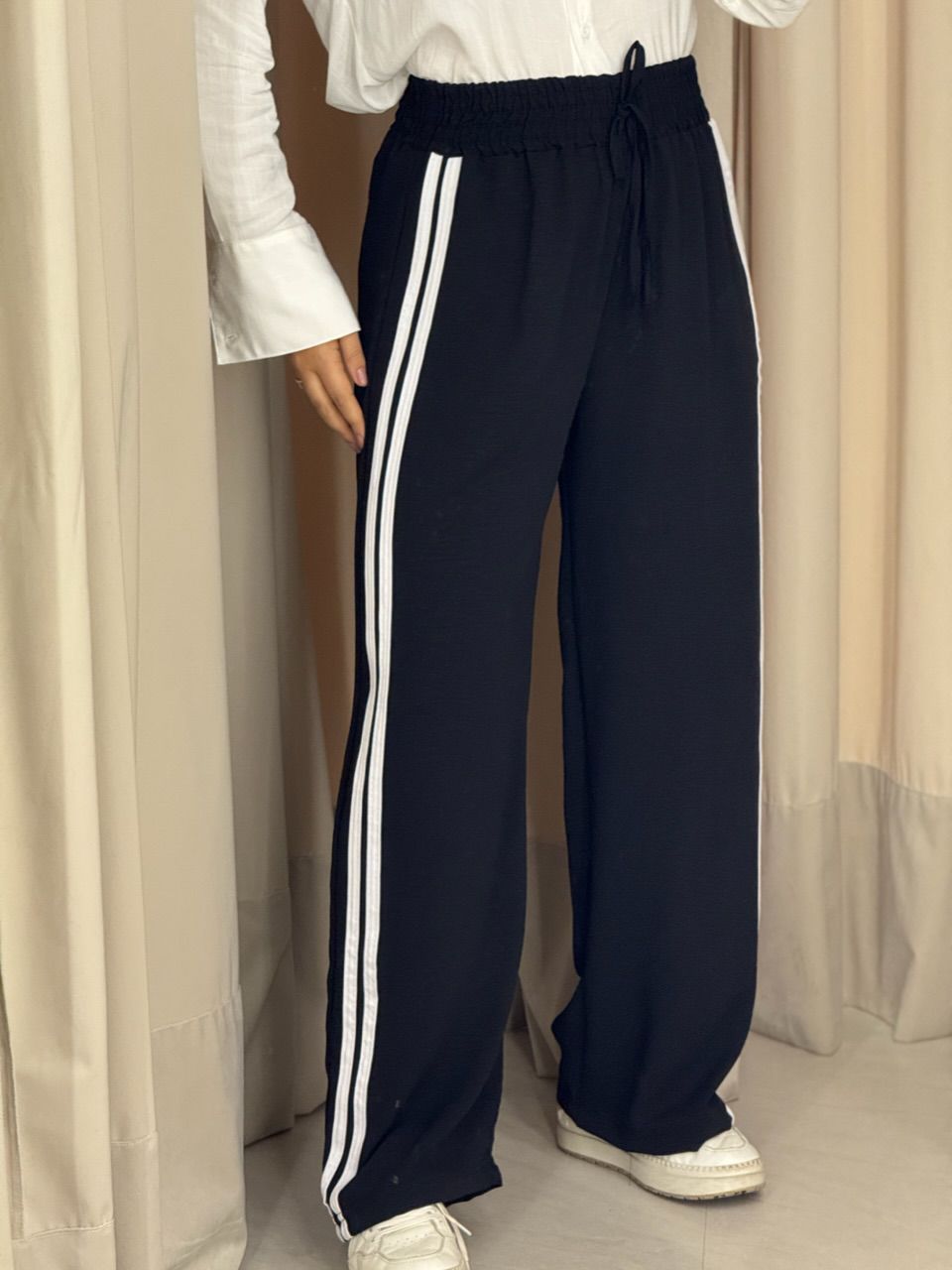 CALÇA LORENA LISTRAS MARINHO - 0066650055 - CAROLLA FERRARO
