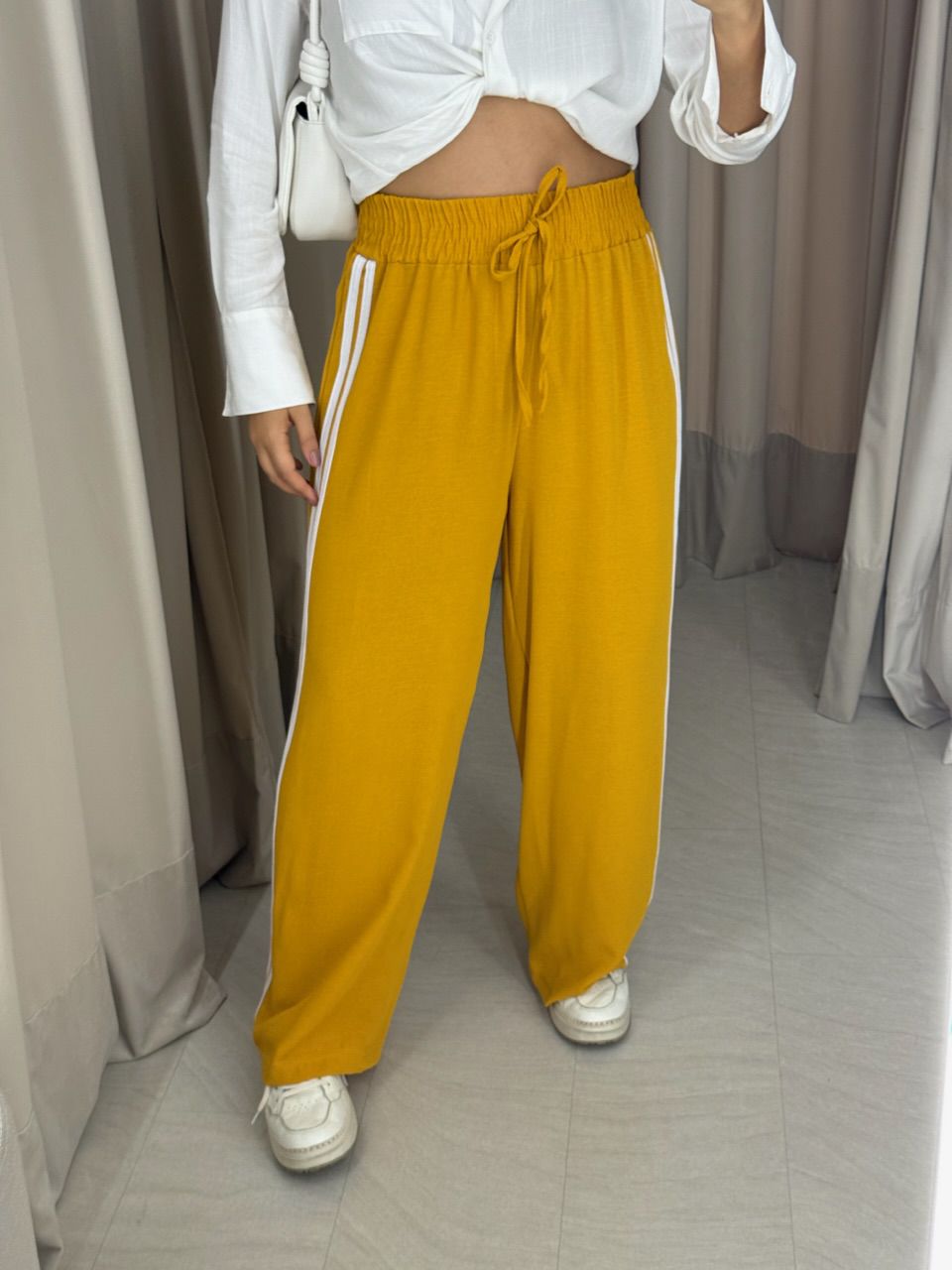 CALÇA LORENA LISTRAS MOSTARDA - 0066650051 - CAROLLA FERRARO