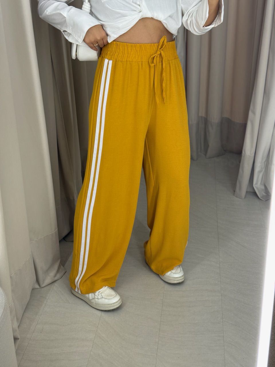 CALÇA LORENA LISTRAS MOSTARDA