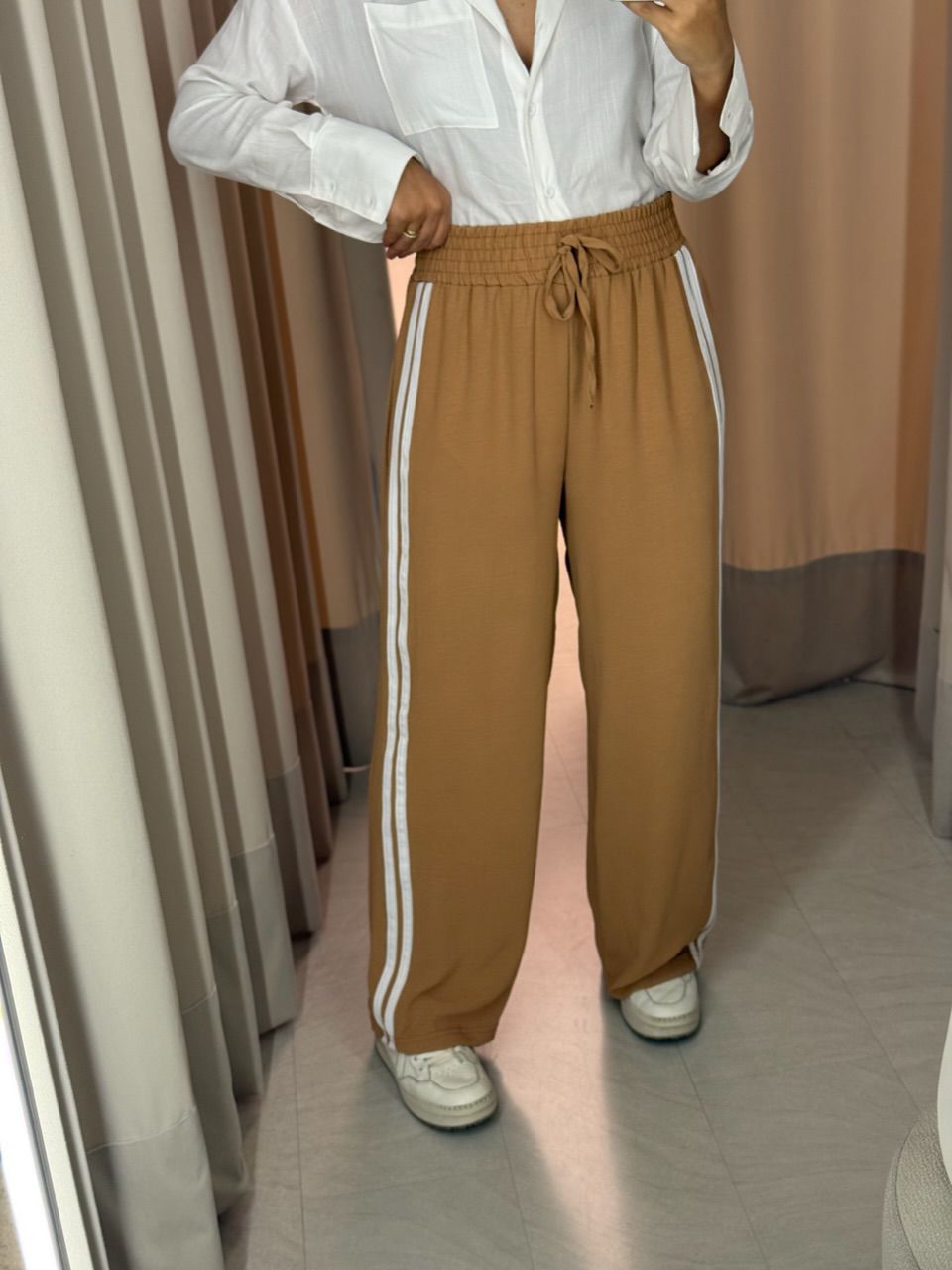 CALÇA LORENA LISTRAS NUDE - 0066650049 - CAROLLA FERRARO