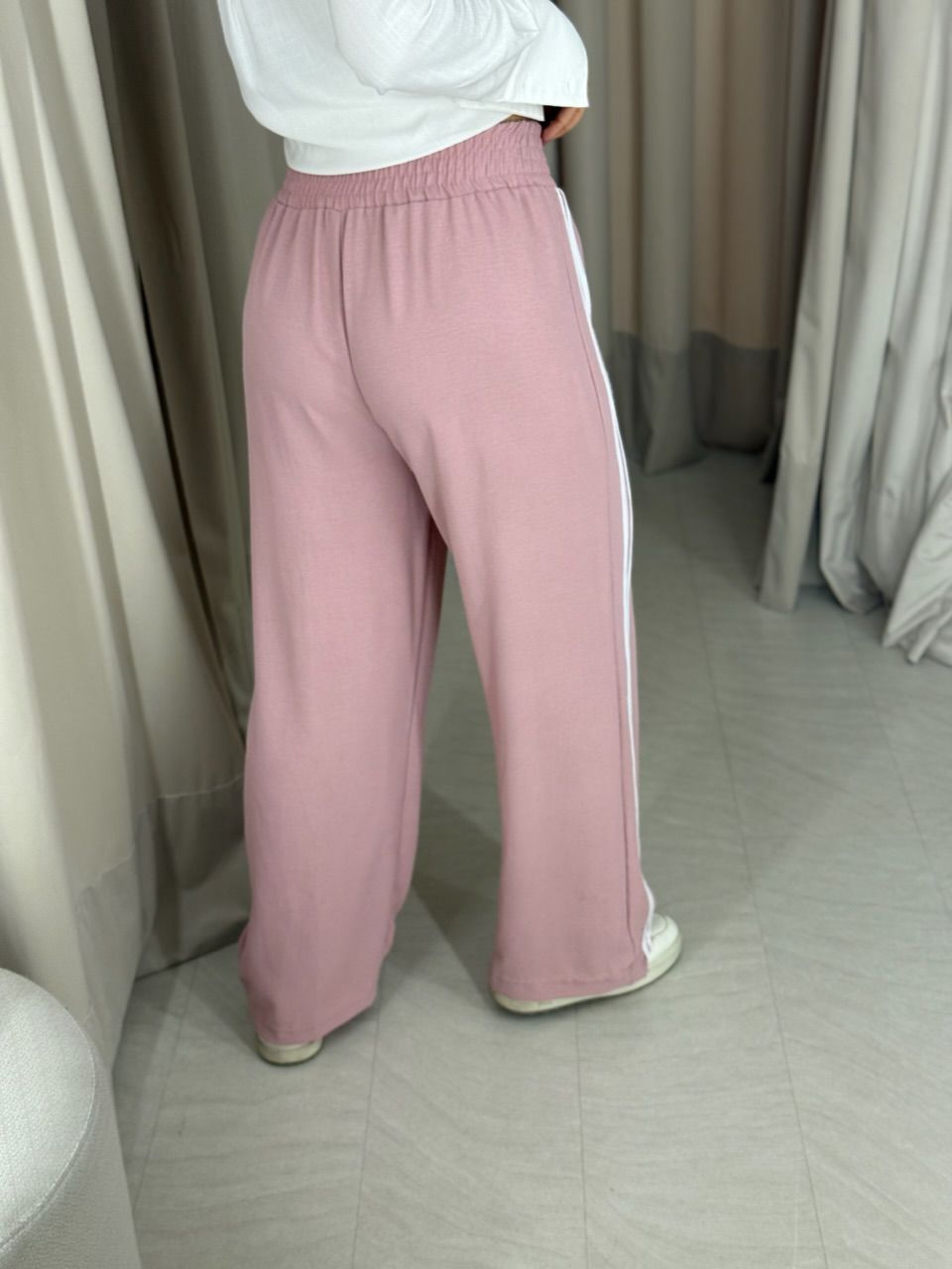 CALÇA LORENA LISTRAS ROSÊ