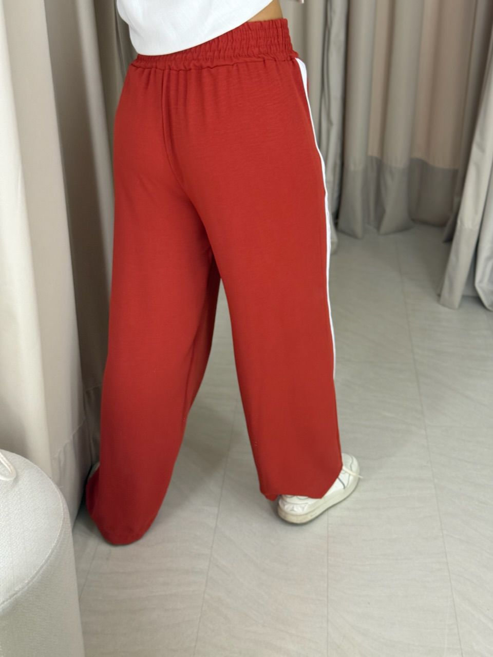CALÇA LORENA LISTRAS TERRA COTA 