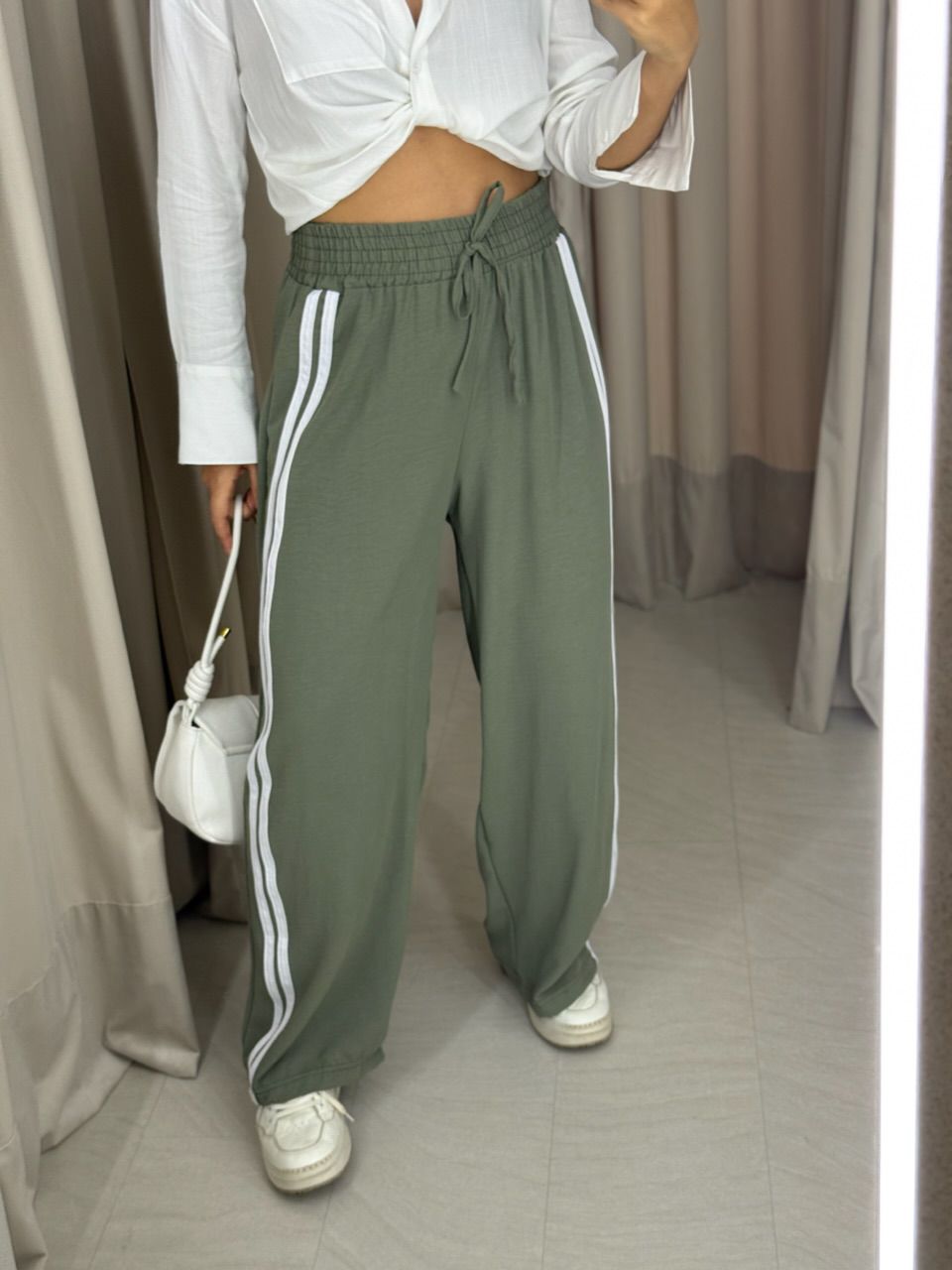 CALÇA LORENA LISTRAS VERDE OLIVA